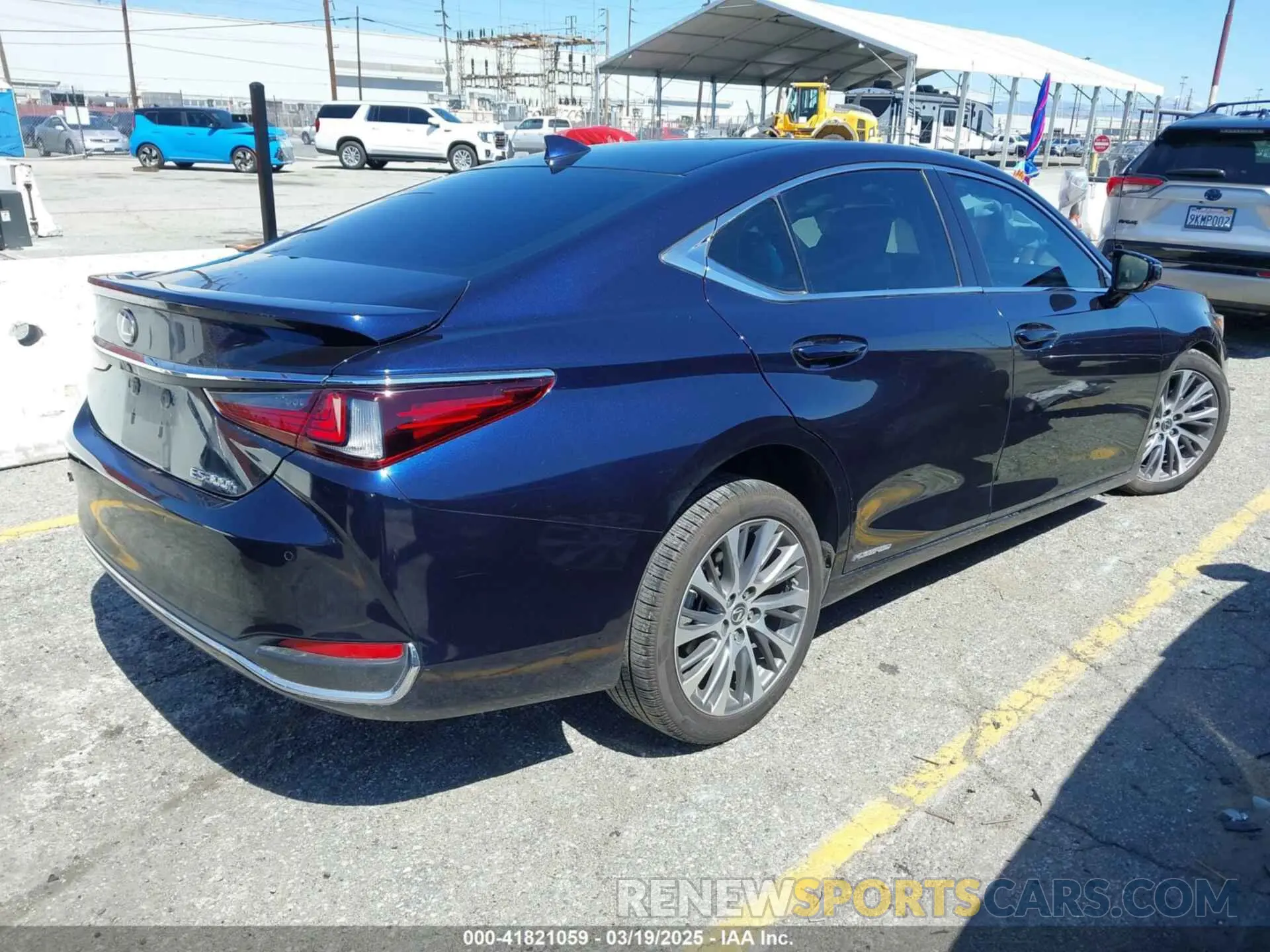 4 Photograph of a damaged car 58ADA1C16MU008101 LEXUS ES 300H 2021
