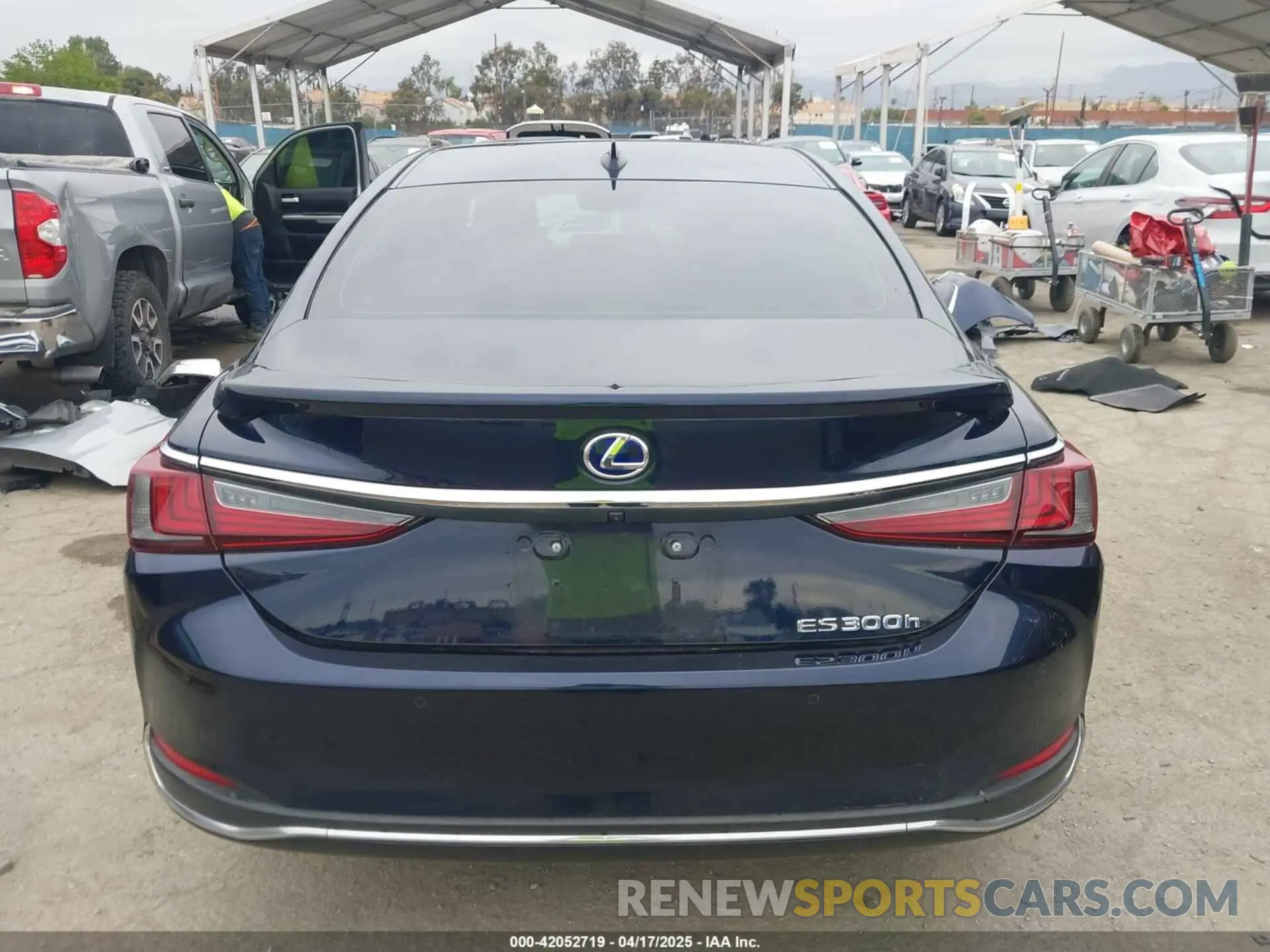 17 Фотография поврежденного автомобиля 58ADA1C19MU012790 LEXUS ES 300H 2021