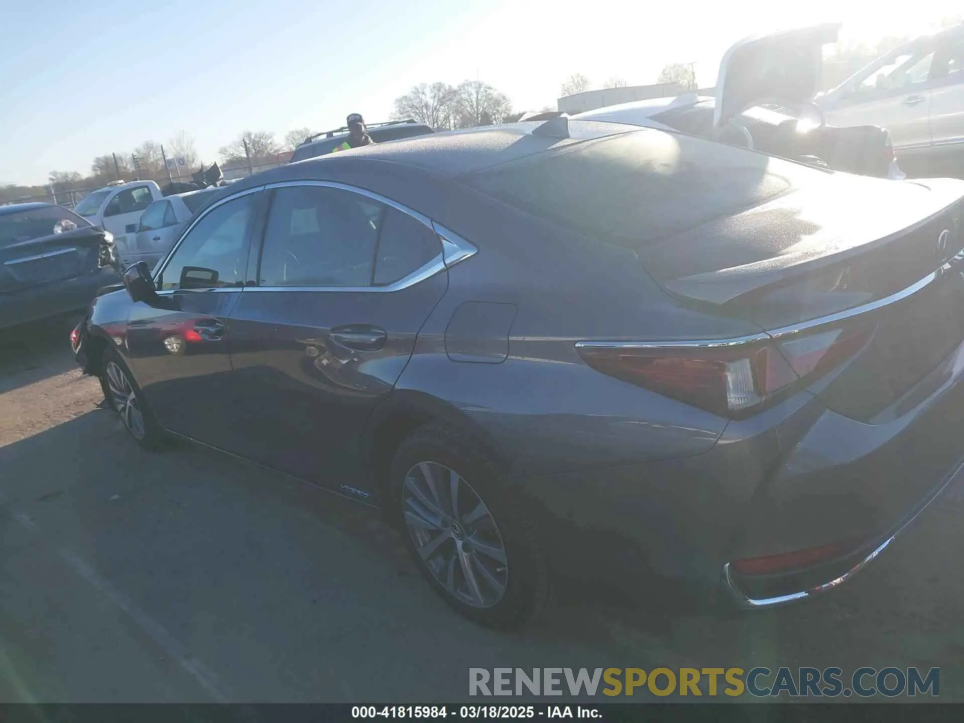 14 Photograph of a damaged car 58ADA1C1XMU001121 LEXUS ES 300H 2021