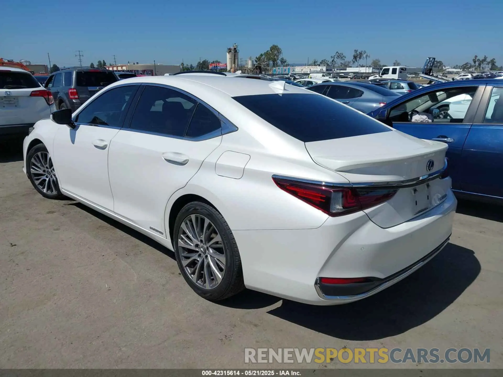 3 Photograph of a damaged car 58ADA1C1XMU003788 LEXUS ES 300H 2021