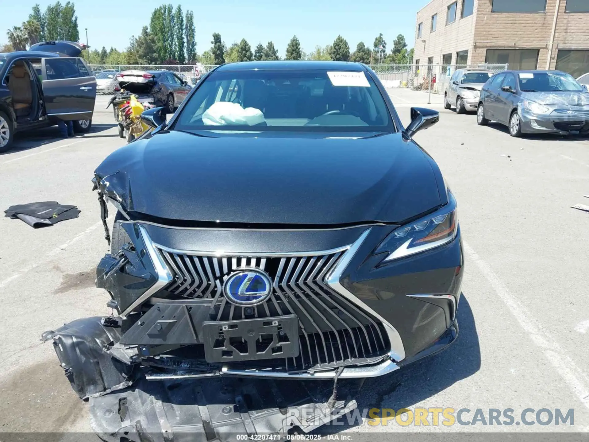 12 Photograph of a damaged car 58AEA1C11MU012609 LEXUS ES 300H 2021