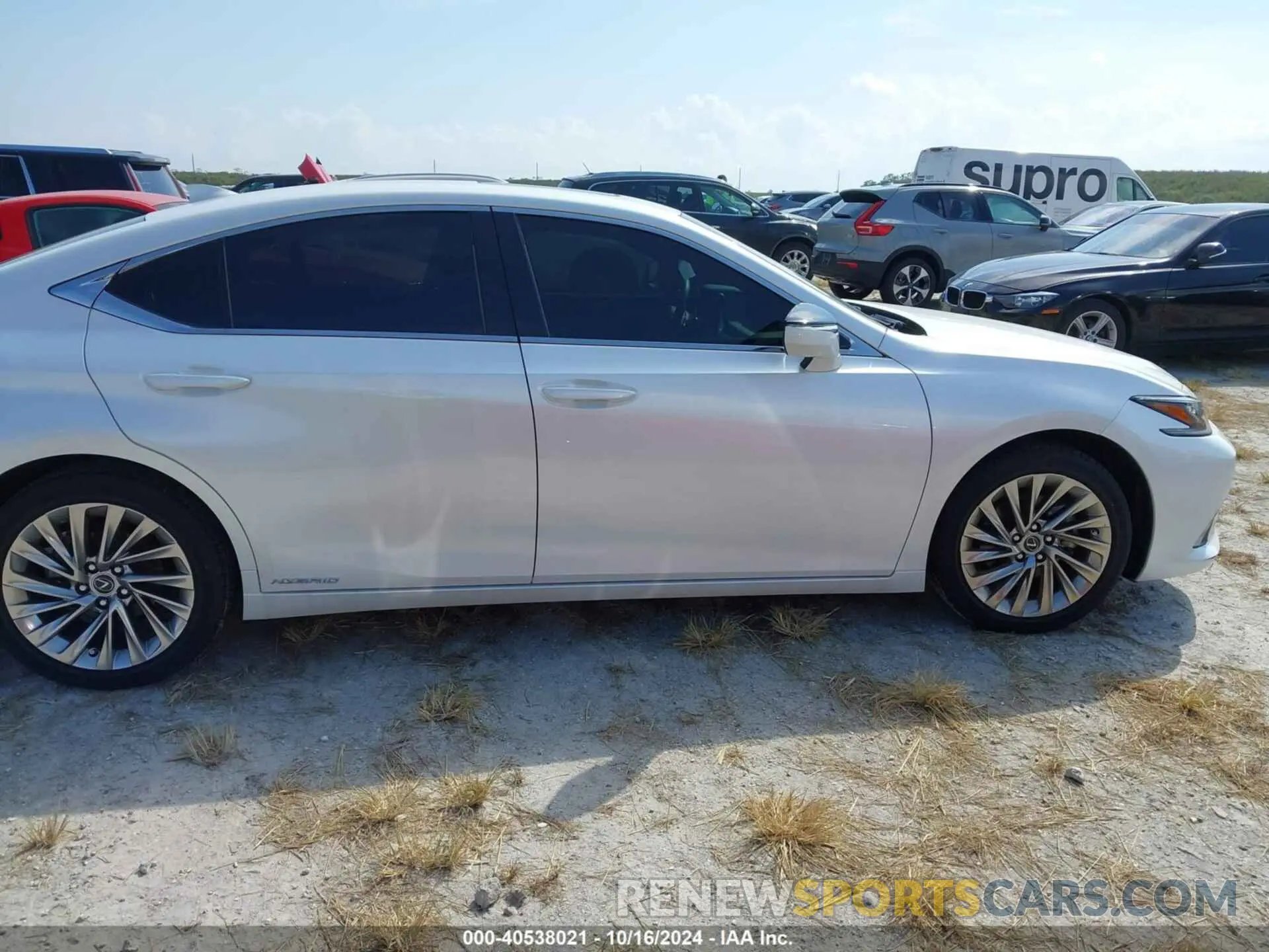14 Photograph of a damaged car 58AFA1C13MU010462 LEXUS ES 300H 2021
