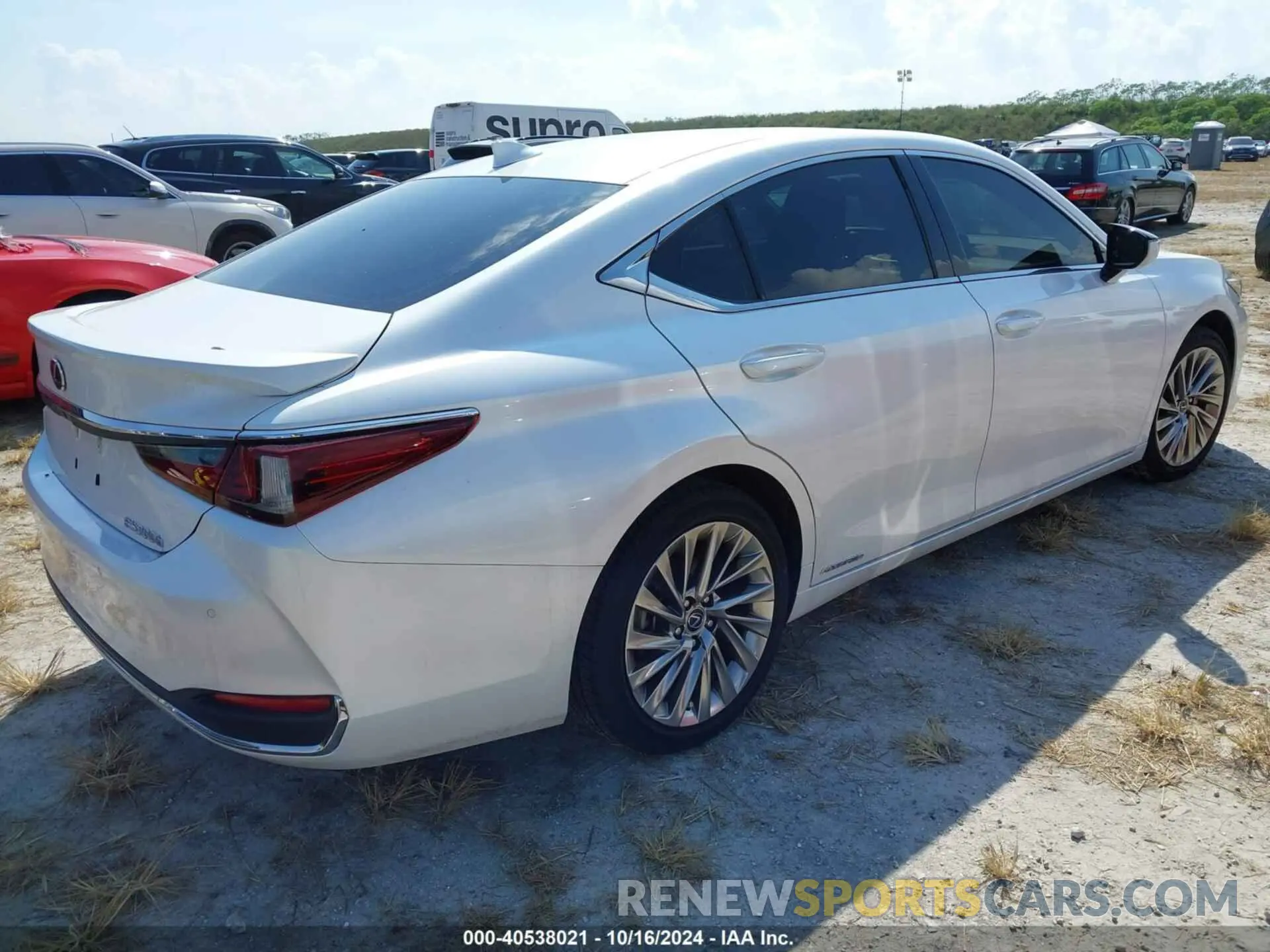 4 Photograph of a damaged car 58AFA1C13MU010462 LEXUS ES 300H 2021