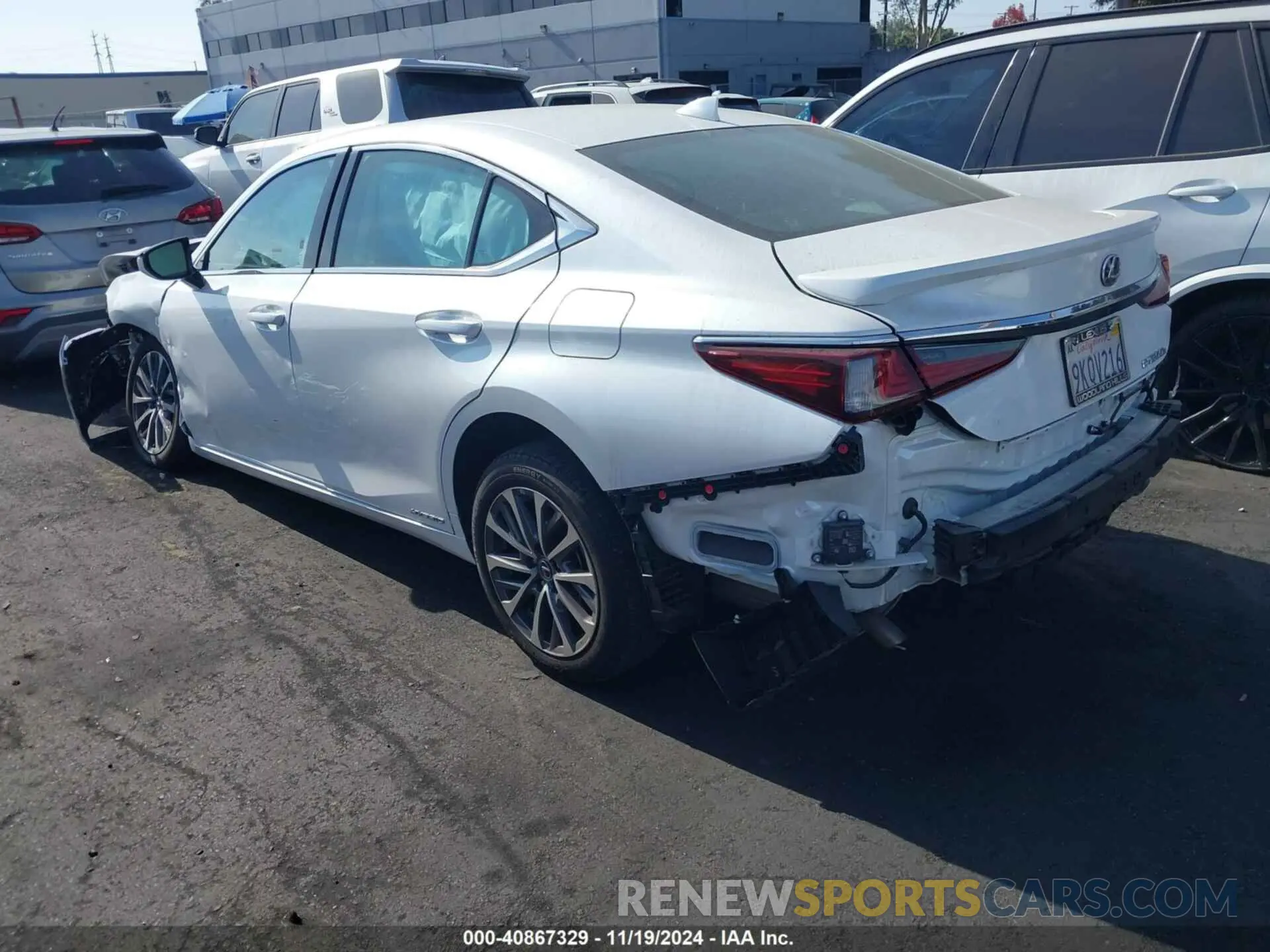 3 Фотография поврежденного автомобиля 58ACA1C1XNU023634 LEXUS ES 300H 2022