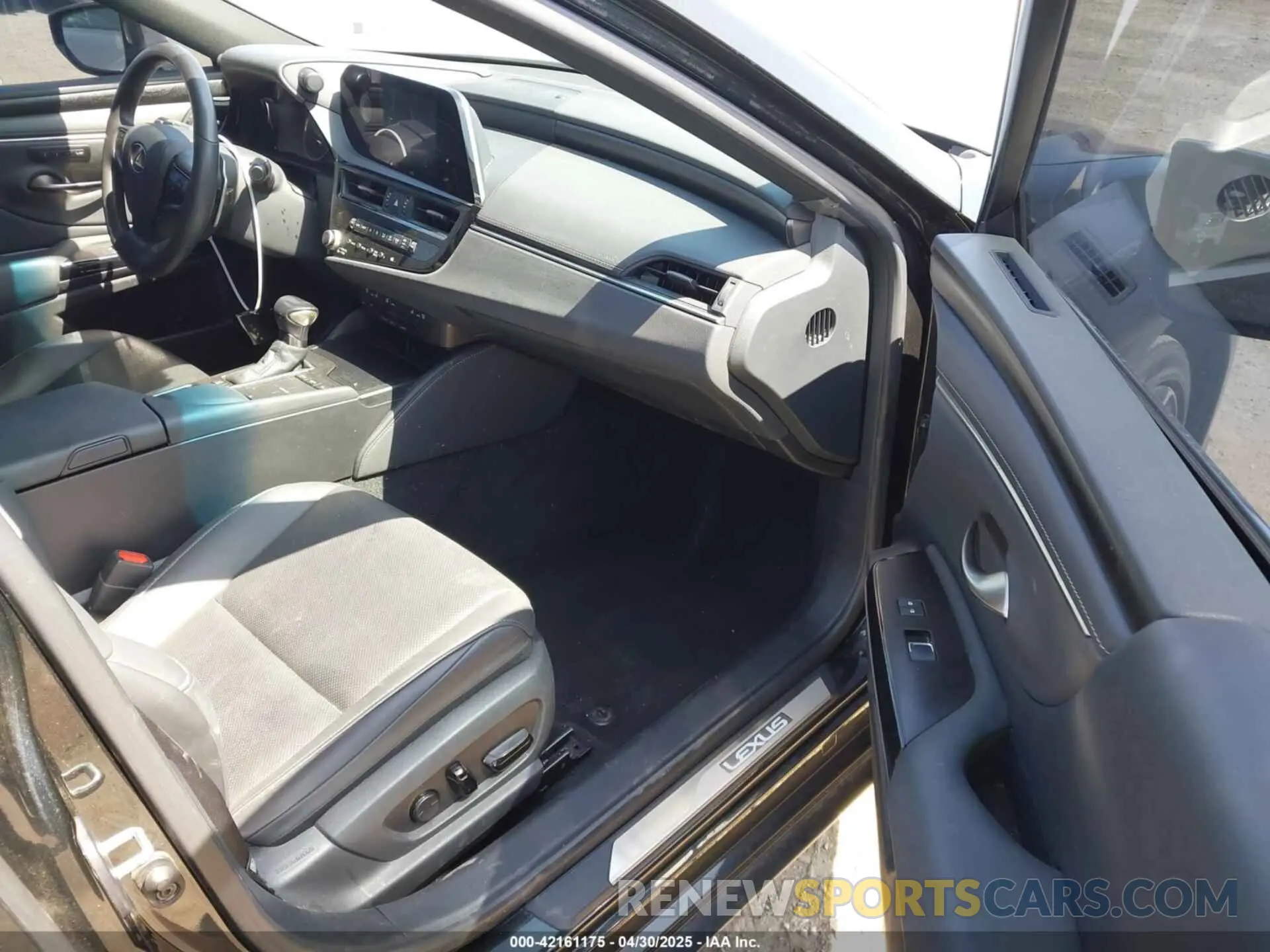 5 Фотография поврежденного автомобиля 58ADA1C13NU013399 LEXUS ES 300H 2022