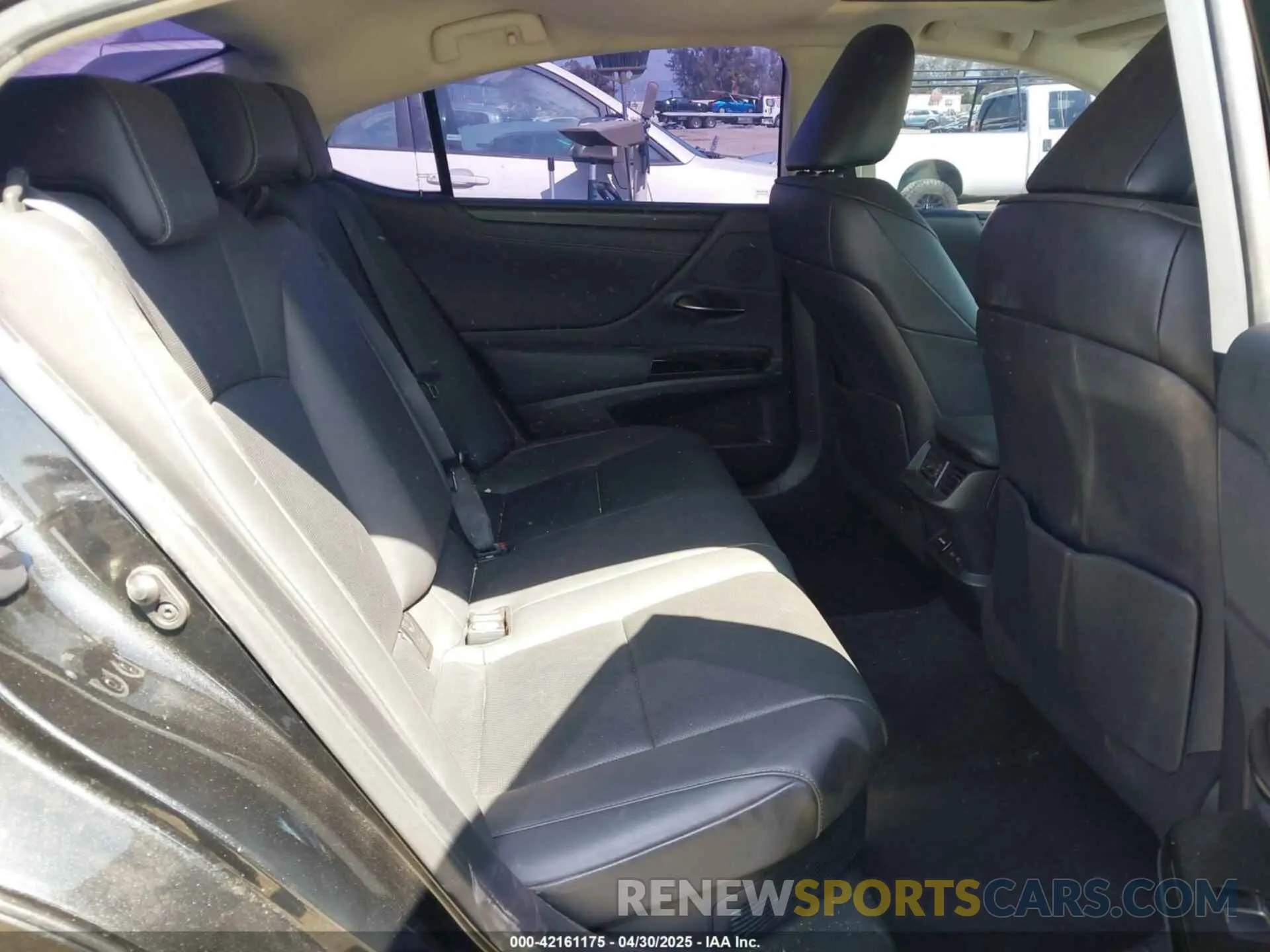 8 Фотография поврежденного автомобиля 58ADA1C13NU013399 LEXUS ES 300H 2022
