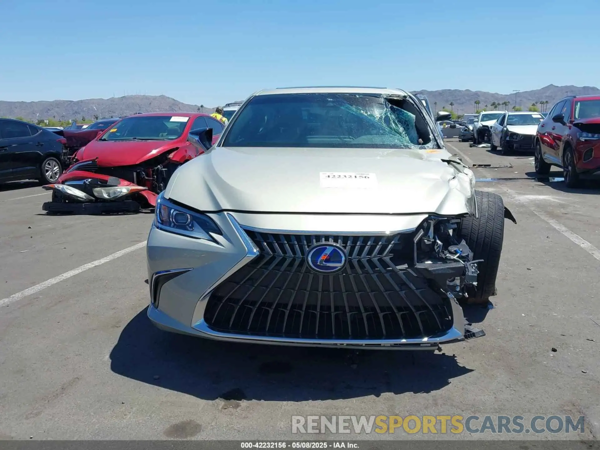 12 Photograph of a damaged car 58ADA1C13NU019137 LEXUS ES 300H 2022