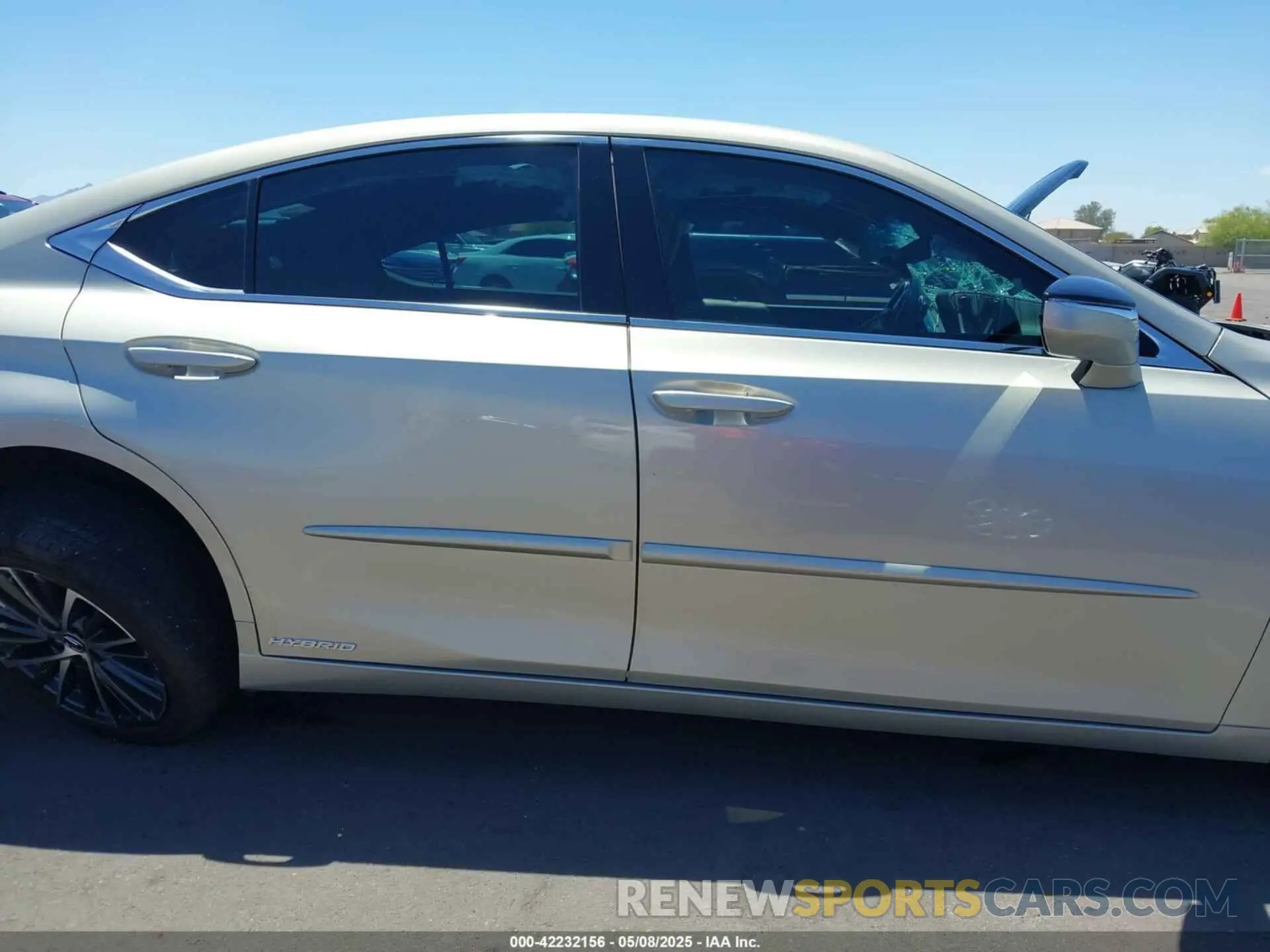 13 Photograph of a damaged car 58ADA1C13NU019137 LEXUS ES 300H 2022