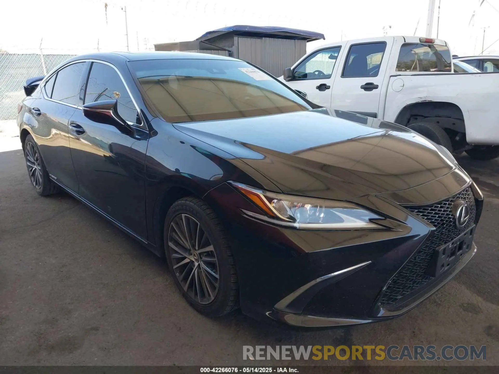 1 Photograph of a damaged car 58ADA1C16NU025224 LEXUS ES 300H 2022