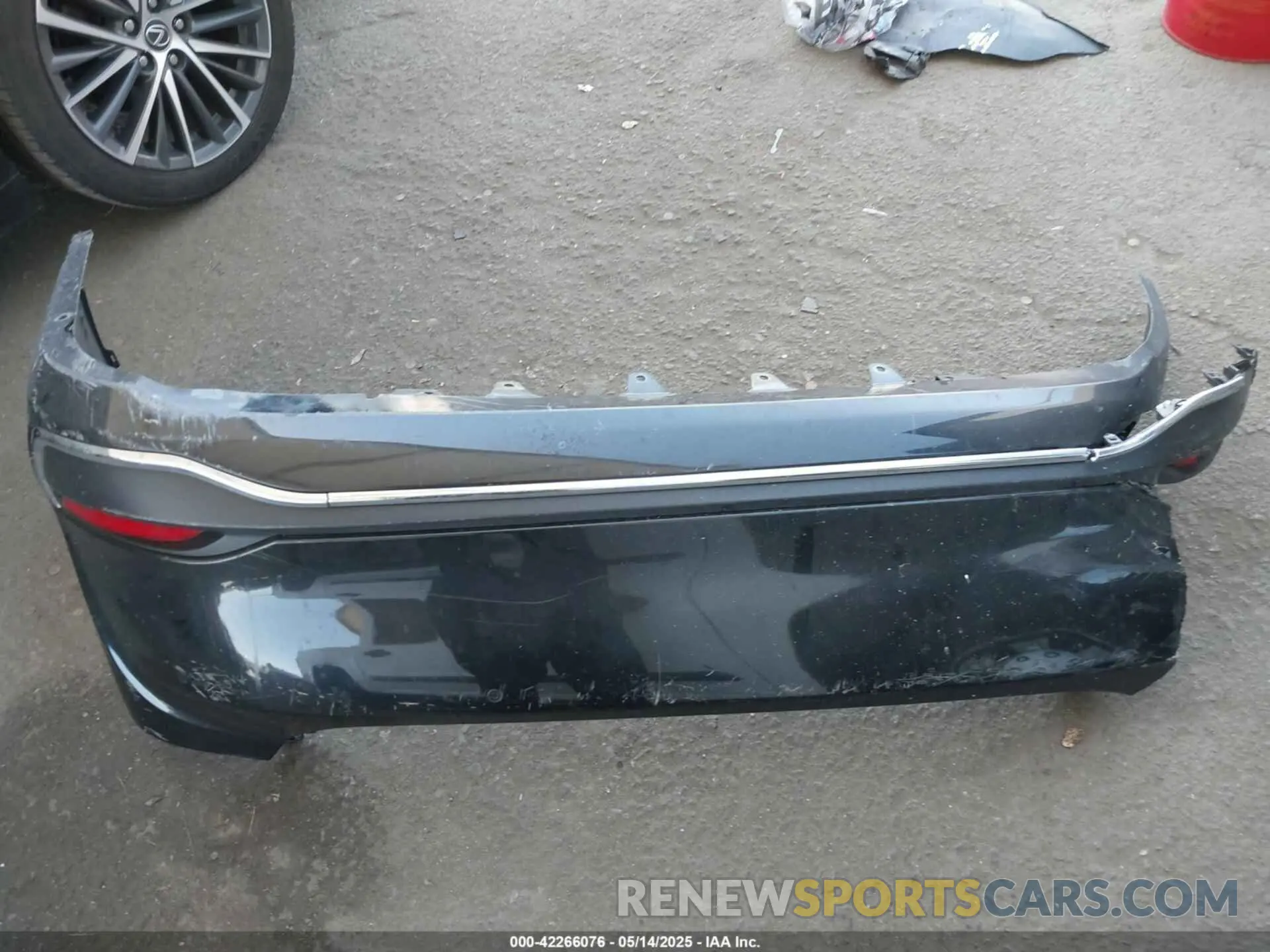 12 Photograph of a damaged car 58ADA1C16NU025224 LEXUS ES 300H 2022