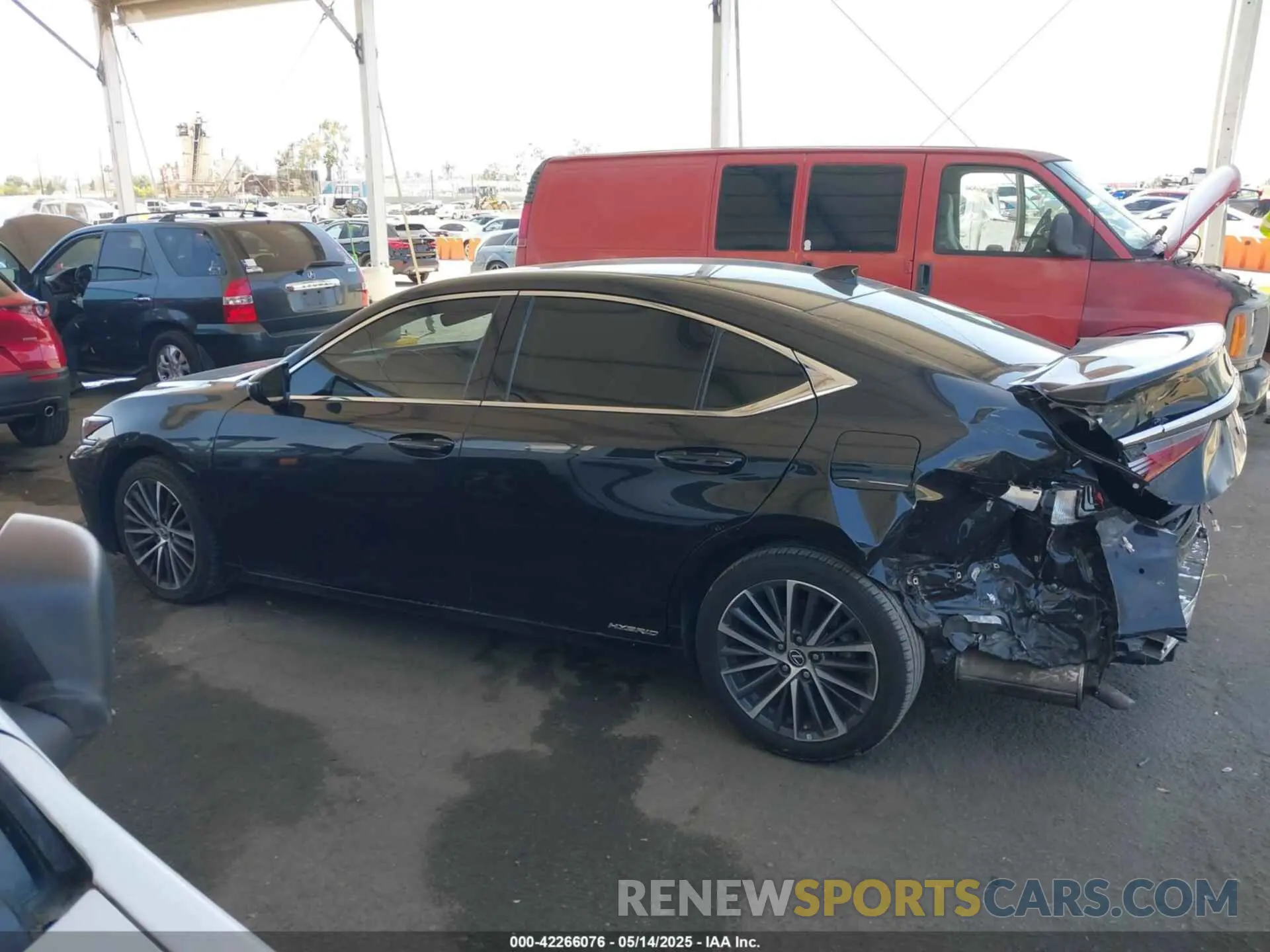 15 Photograph of a damaged car 58ADA1C16NU025224 LEXUS ES 300H 2022