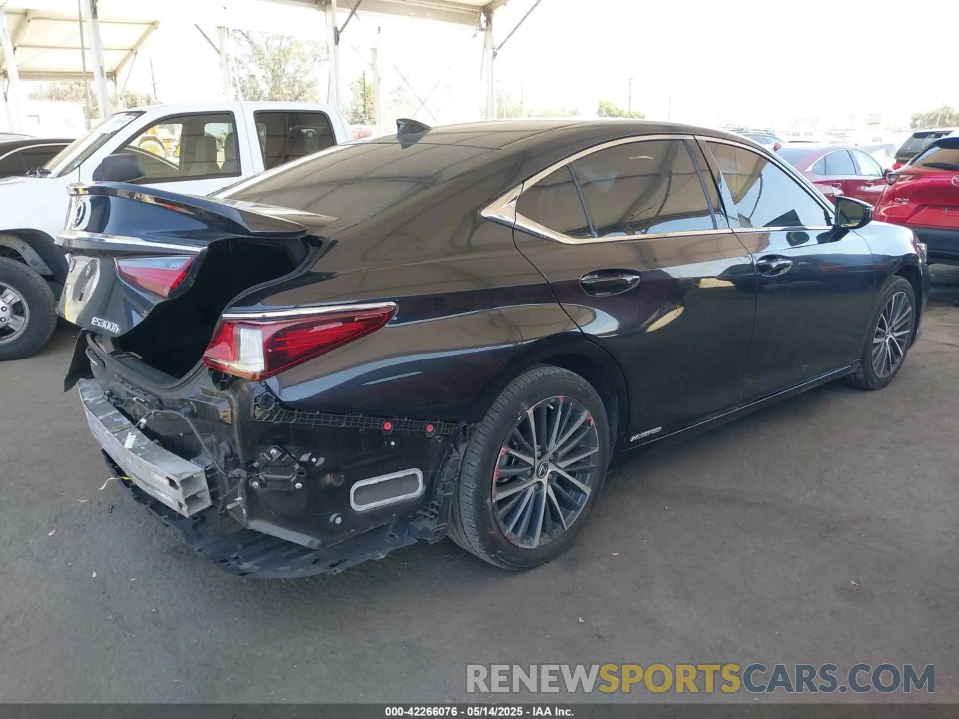 4 Photograph of a damaged car 58ADA1C16NU025224 LEXUS ES 300H 2022