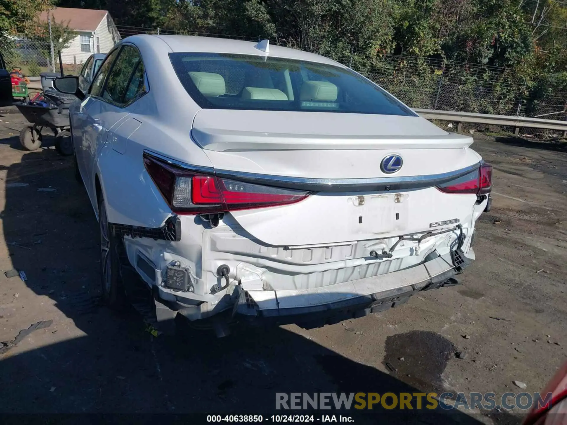 6 Photograph of a damaged car 58ADA1C1XNU017546 LEXUS ES 300H 2022