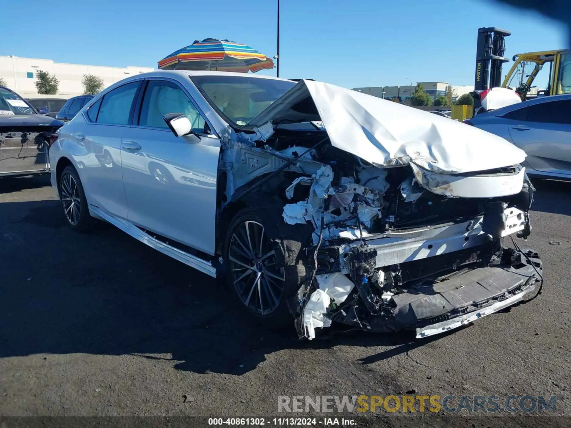 1 Photograph of a damaged car 58ADA1C1XNU023556 LEXUS ES 300H 2022