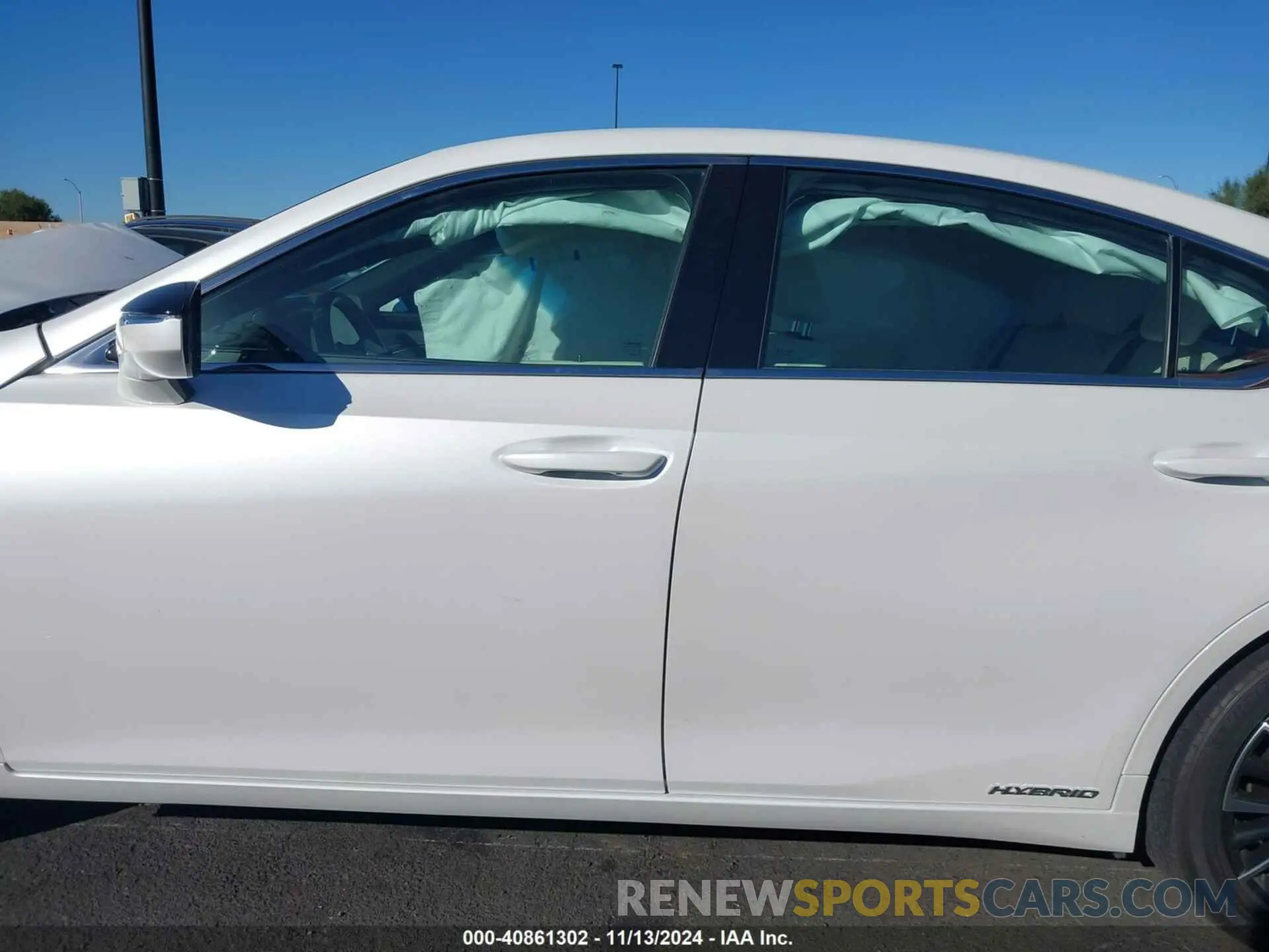 14 Photograph of a damaged car 58ADA1C1XNU023556 LEXUS ES 300H 2022