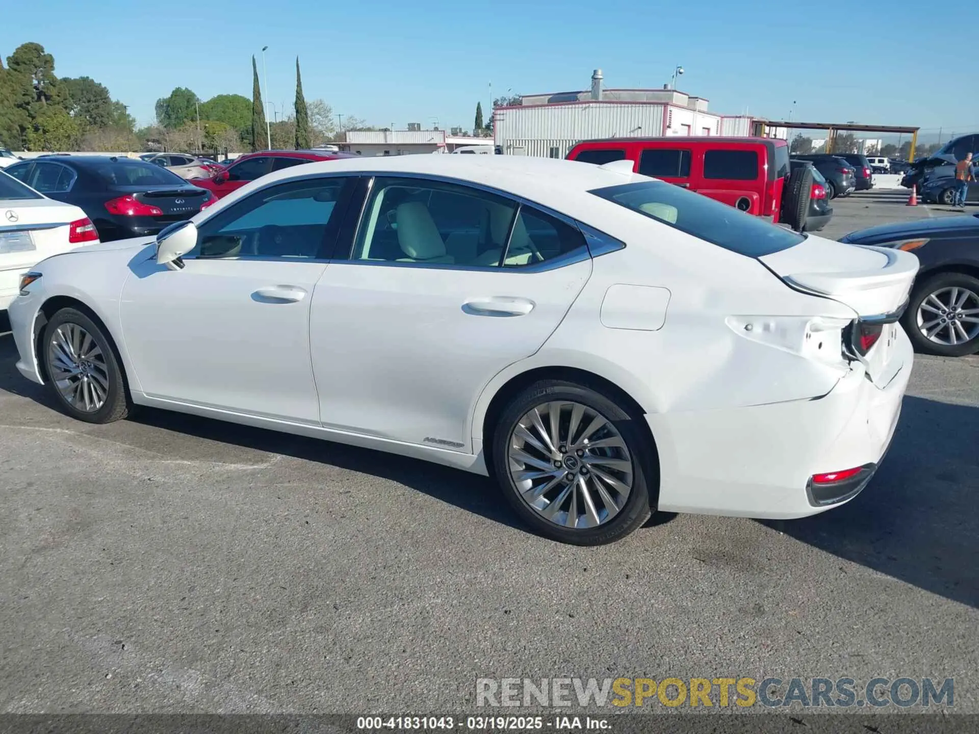14 Photograph of a damaged car 58AEA1C14NU021371 LEXUS ES 300H 2022