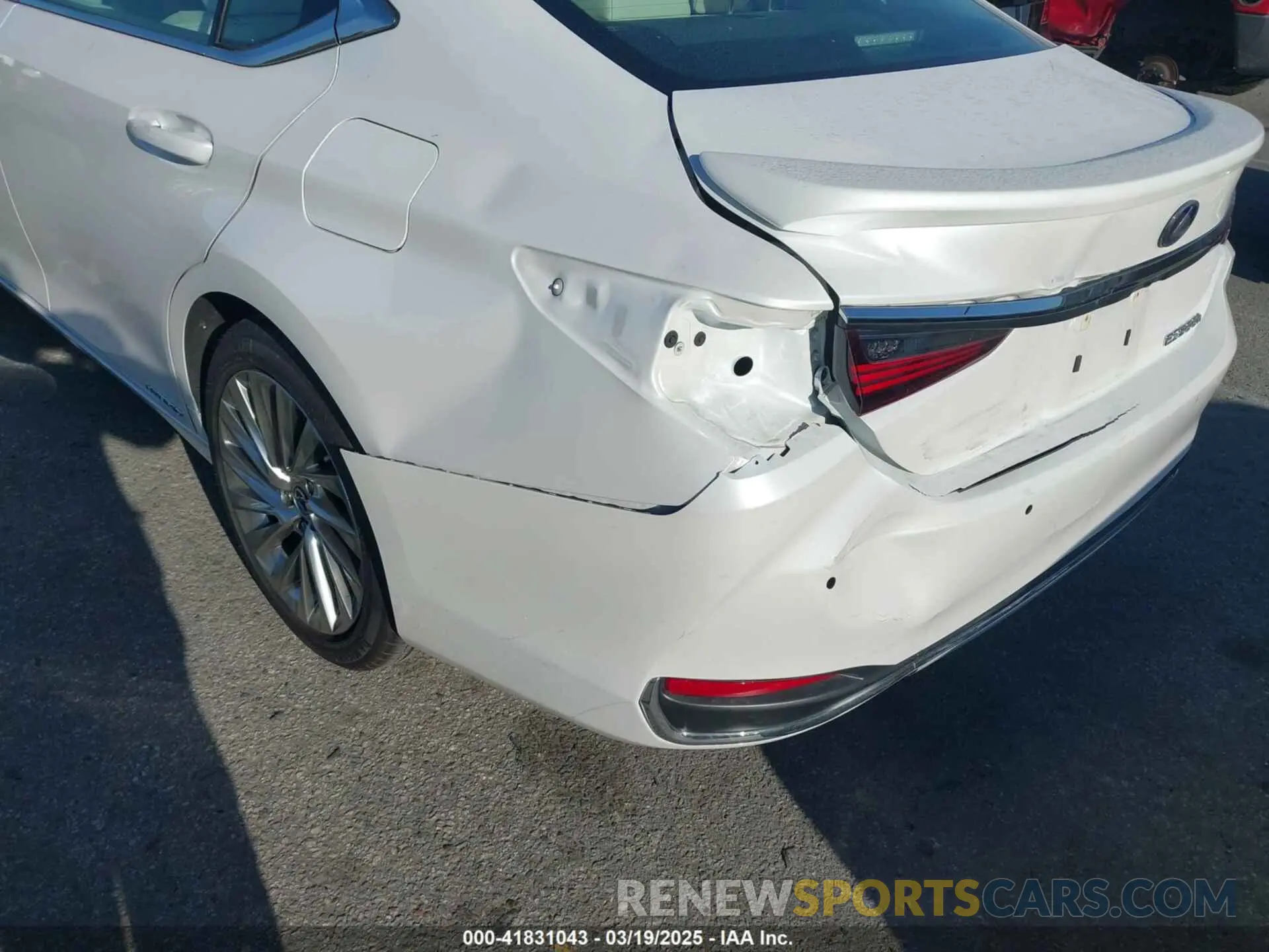 6 Photograph of a damaged car 58AEA1C14NU021371 LEXUS ES 300H 2022