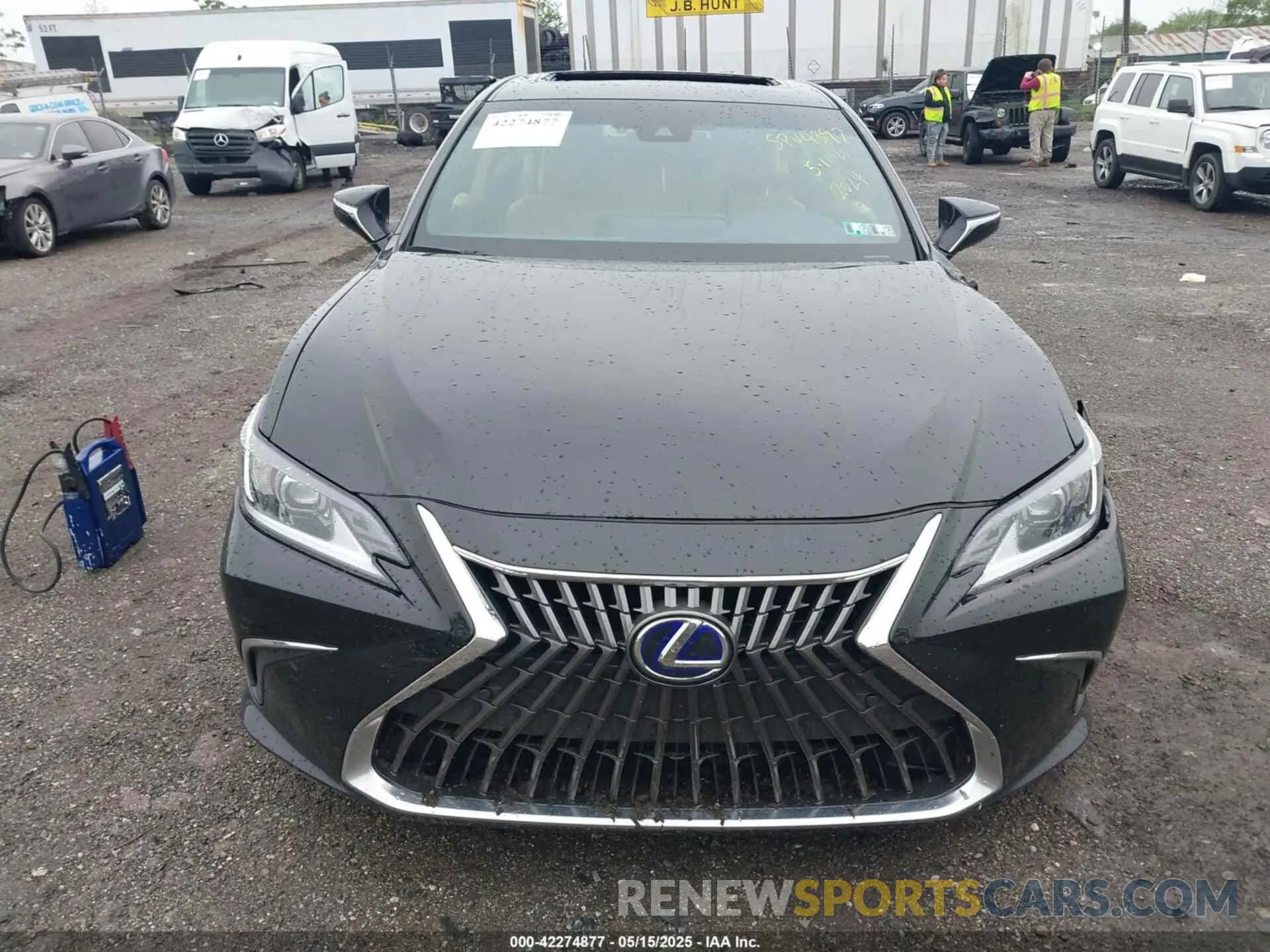 11 Photograph of a damaged car 58AEA1C19NU025142 LEXUS ES 300H 2022