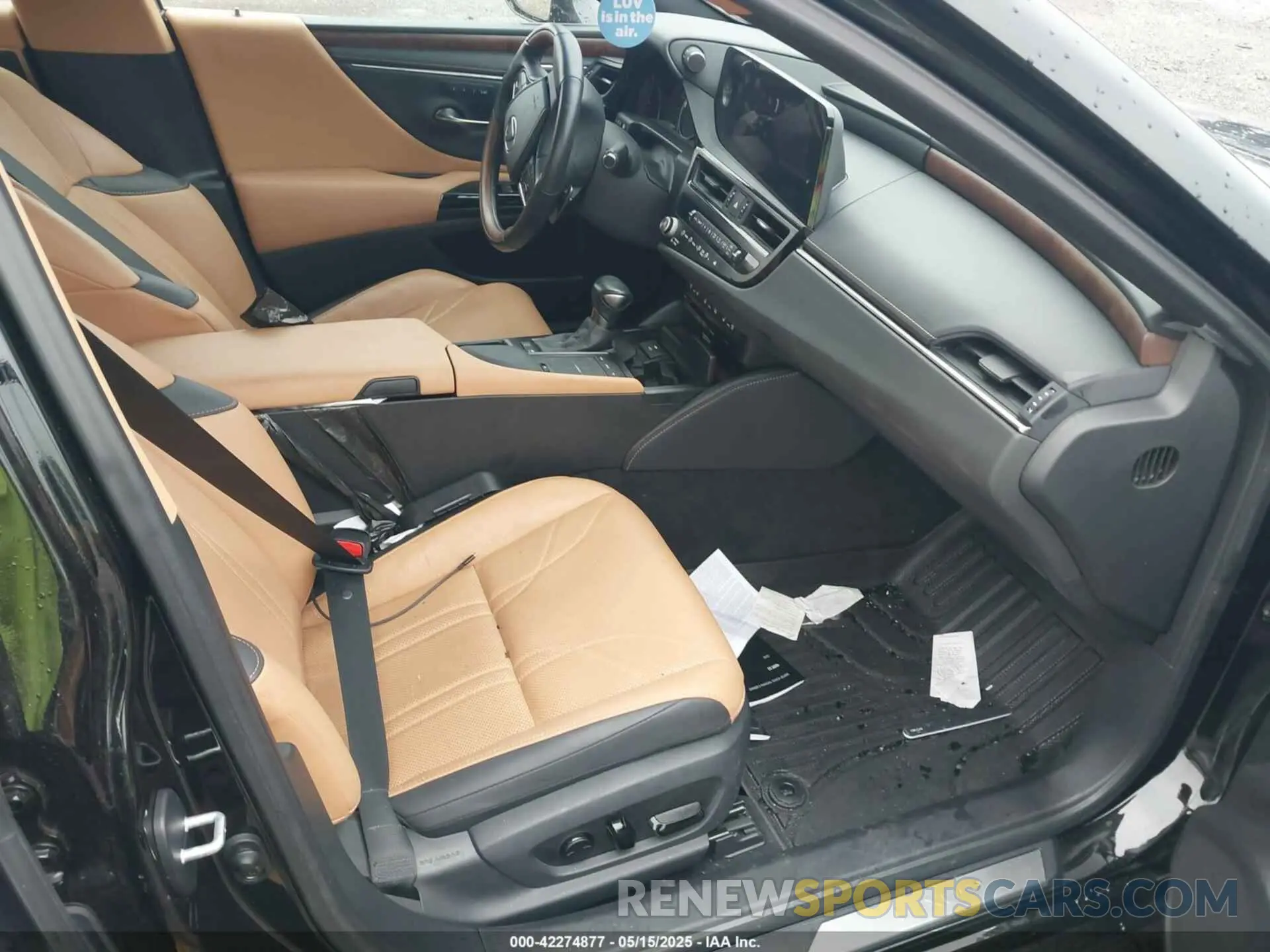 5 Photograph of a damaged car 58AEA1C19NU025142 LEXUS ES 300H 2022