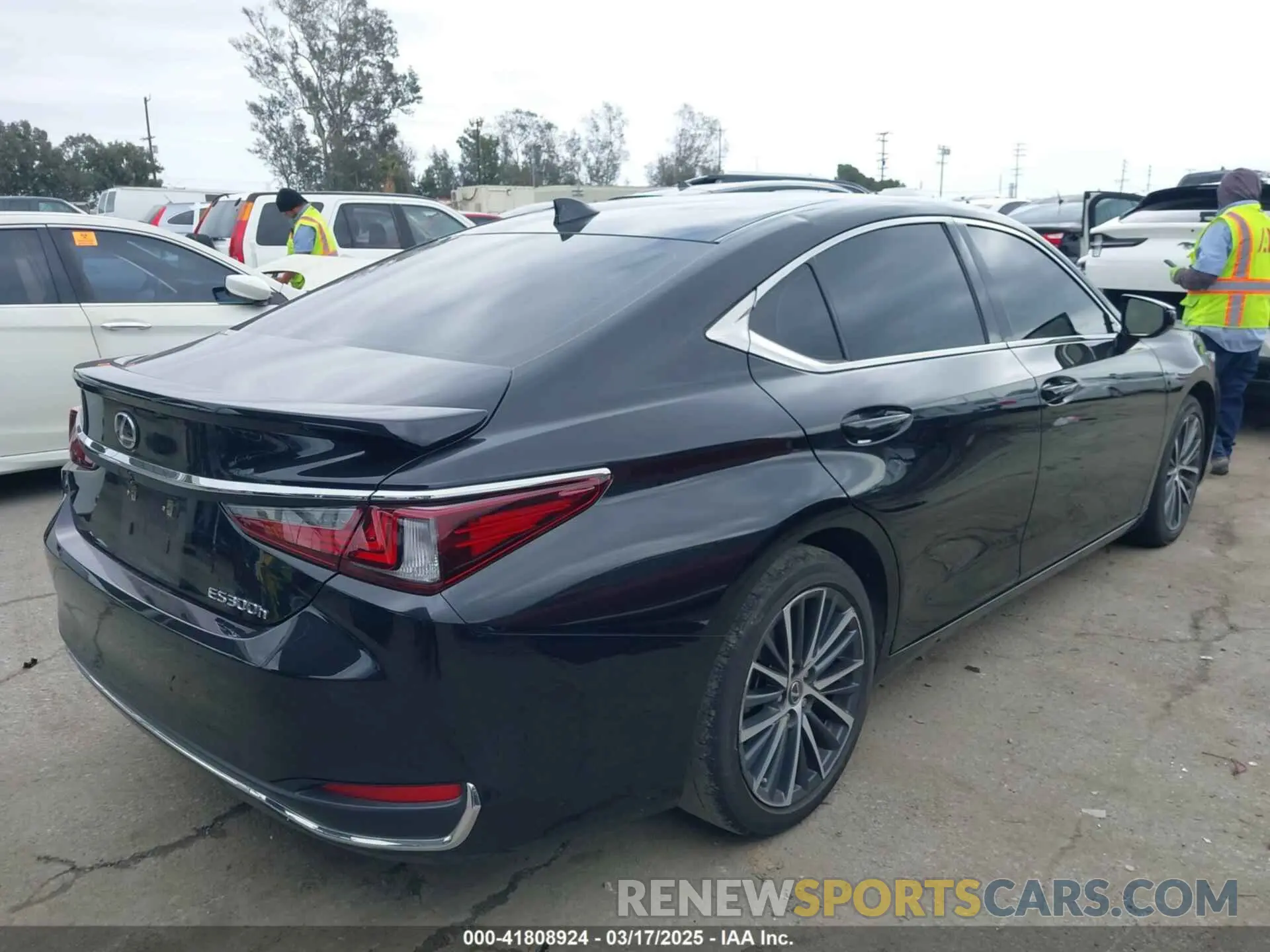 4 Photograph of a damaged car 58ADA1C10PU035654 LEXUS ES 300H 2023