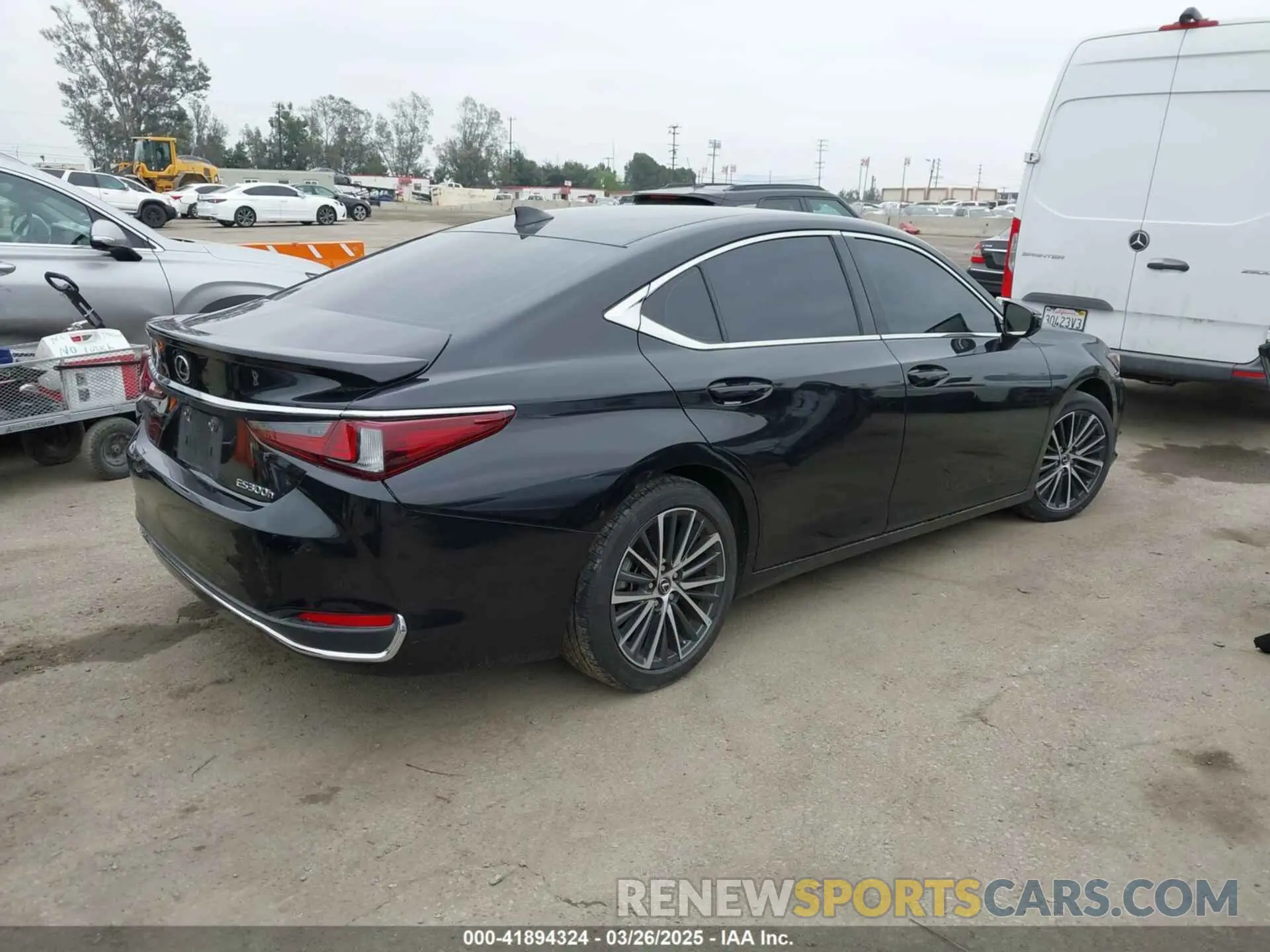 4 Photograph of a damaged car 58ADA1C12PU032075 LEXUS ES 300H 2023