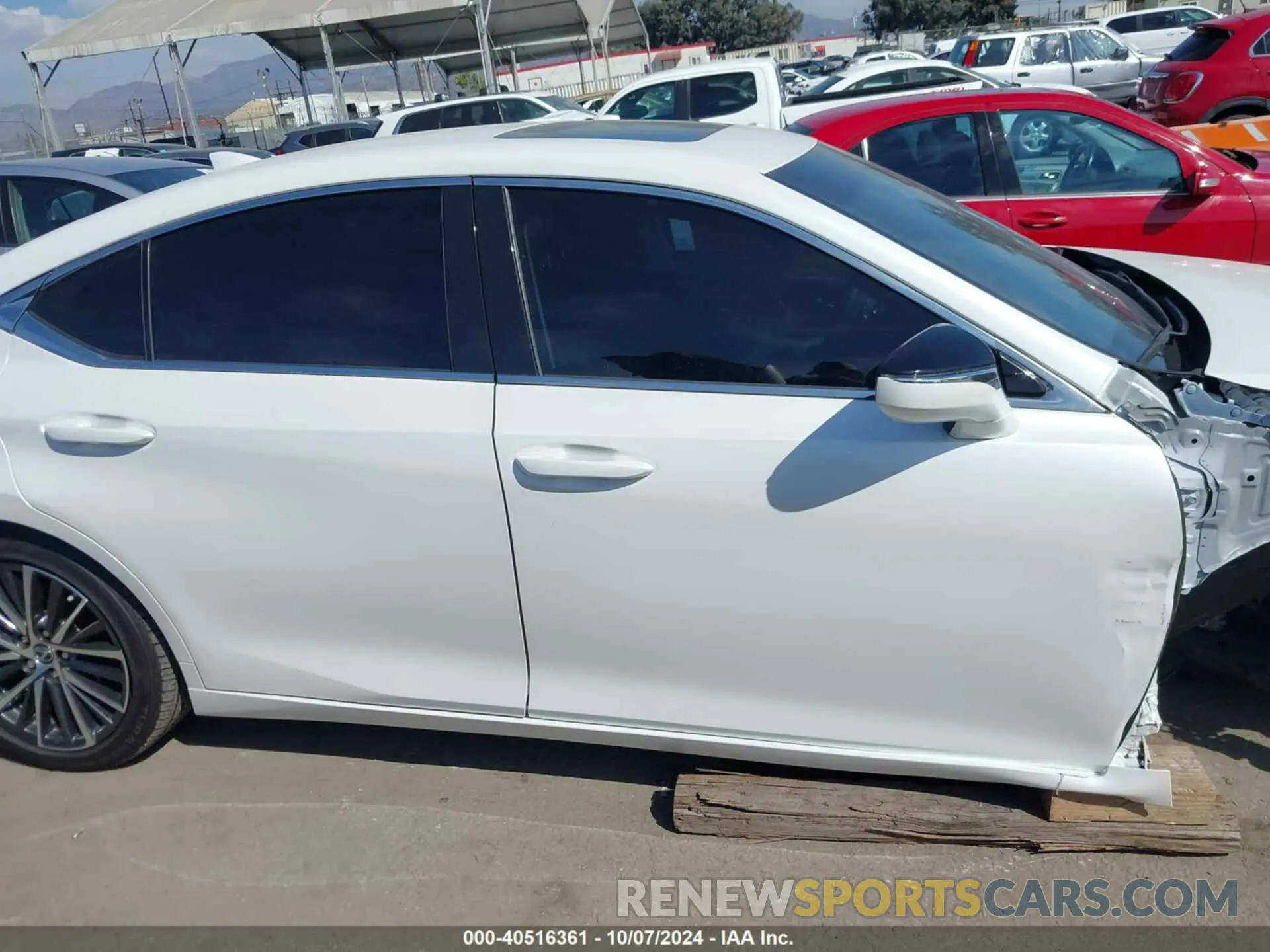 14 Photograph of a damaged car 58ADA1C14PU034863 LEXUS ES 300H 2023