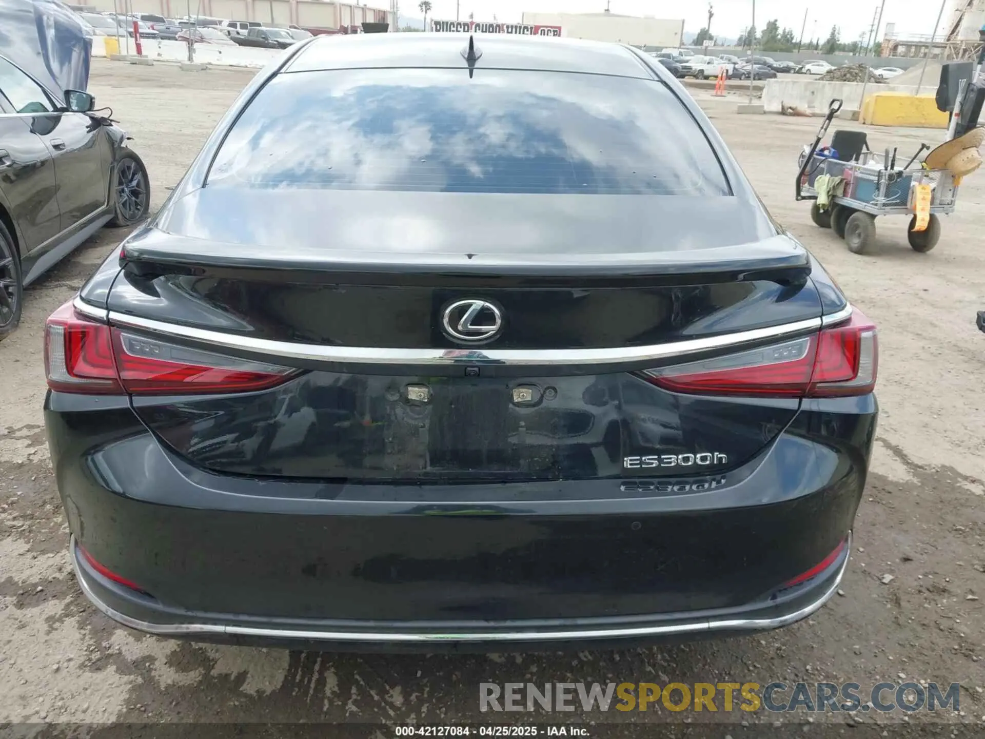 17 Фотография поврежденного автомобиля 58ADA1C19PU030176 LEXUS ES 300H 2023