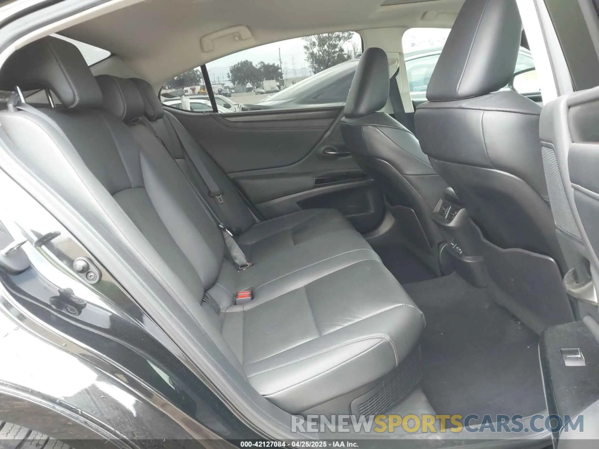 8 Фотография поврежденного автомобиля 58ADA1C19PU030176 LEXUS ES 300H 2023