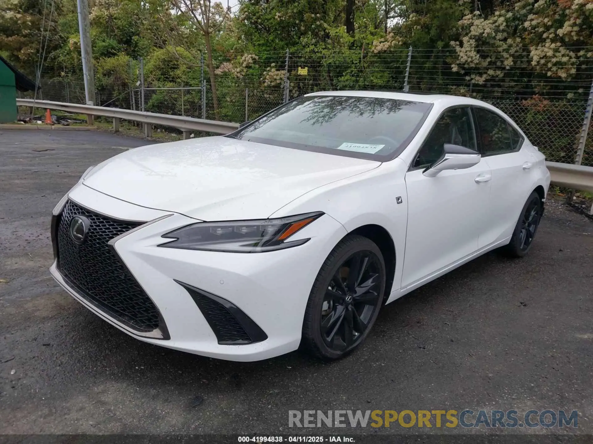 2 Фотография поврежденного автомобиля 58ABA1C13RU038476 LEXUS ES 300H 2024