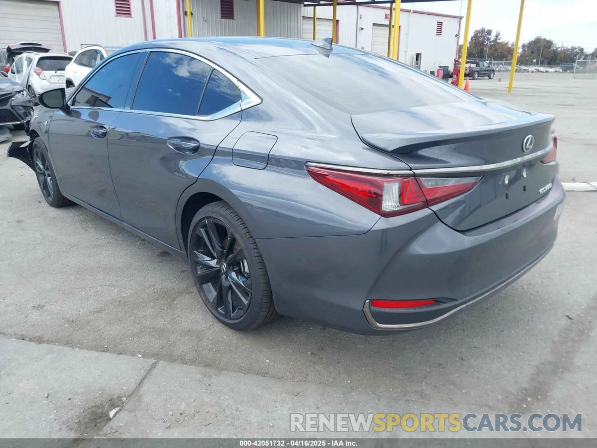 3 Фотография поврежденного автомобиля 58ABA1C18RU039512 LEXUS ES 300H 2024
