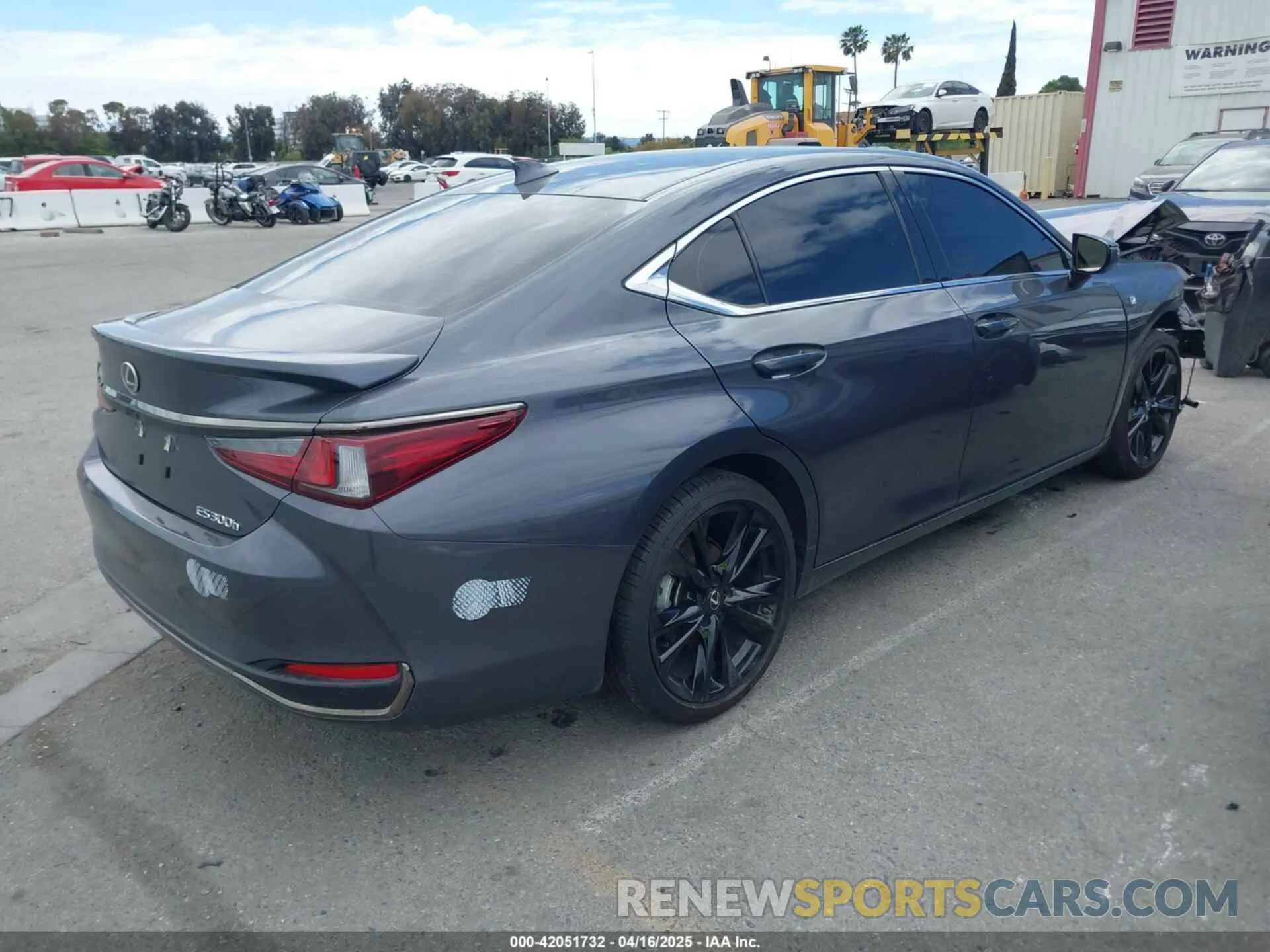 4 Фотография поврежденного автомобиля 58ABA1C18RU039512 LEXUS ES 300H 2024