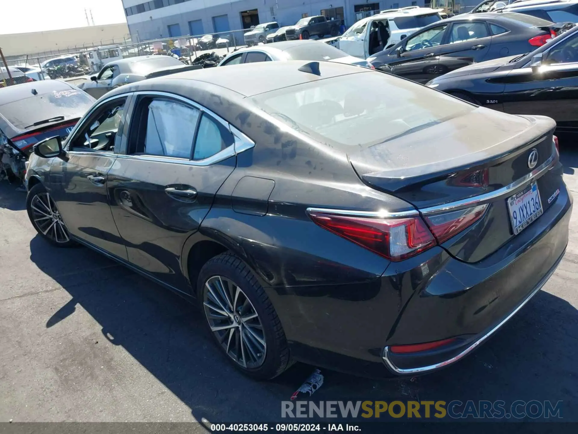 3 Фотография поврежденного автомобиля 58ADA1C11RU040977 LEXUS ES 300H 2024