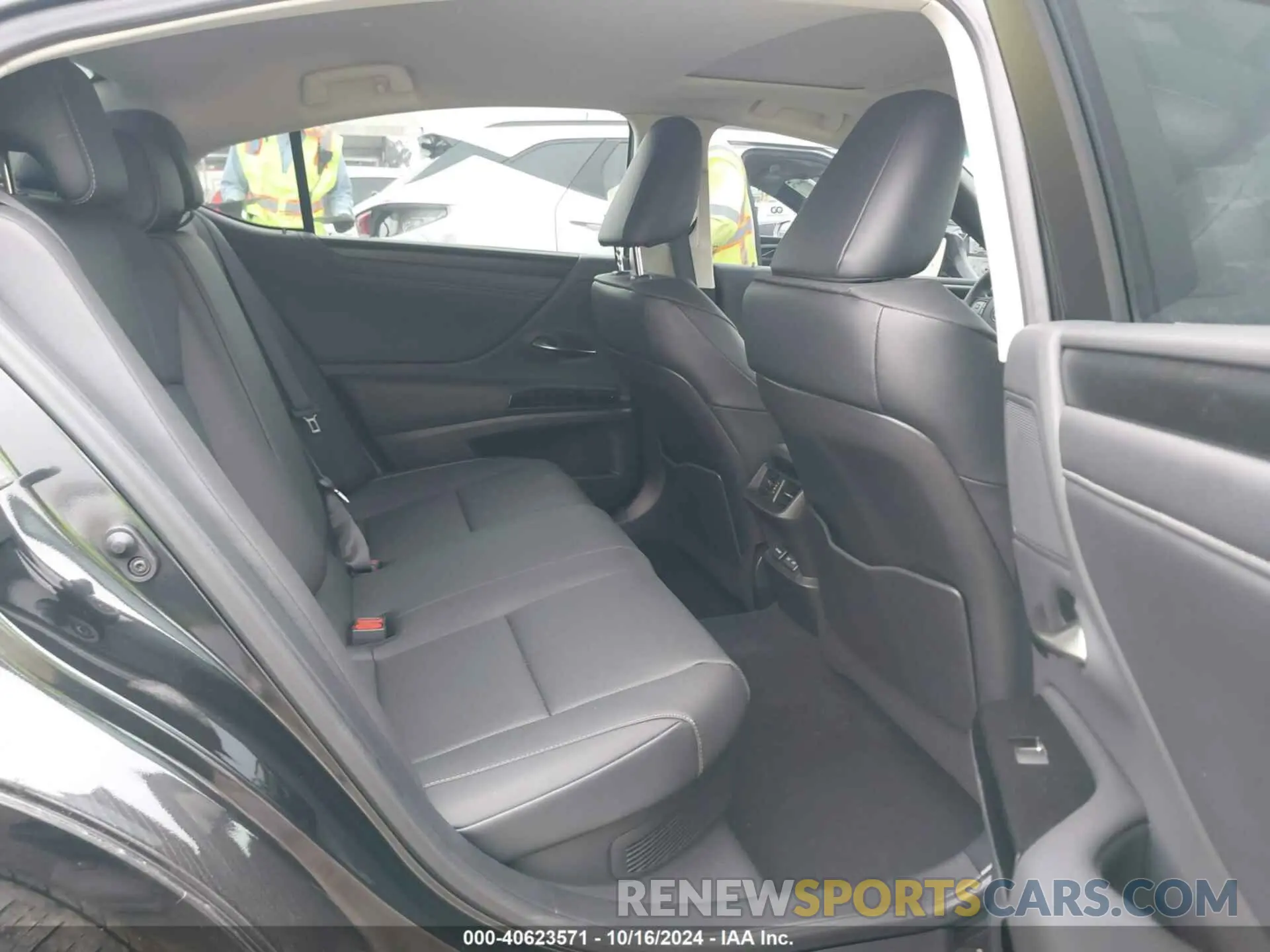 8 Фотография поврежденного автомобиля 58ADA1C11RU045063 LEXUS ES 300H 2024