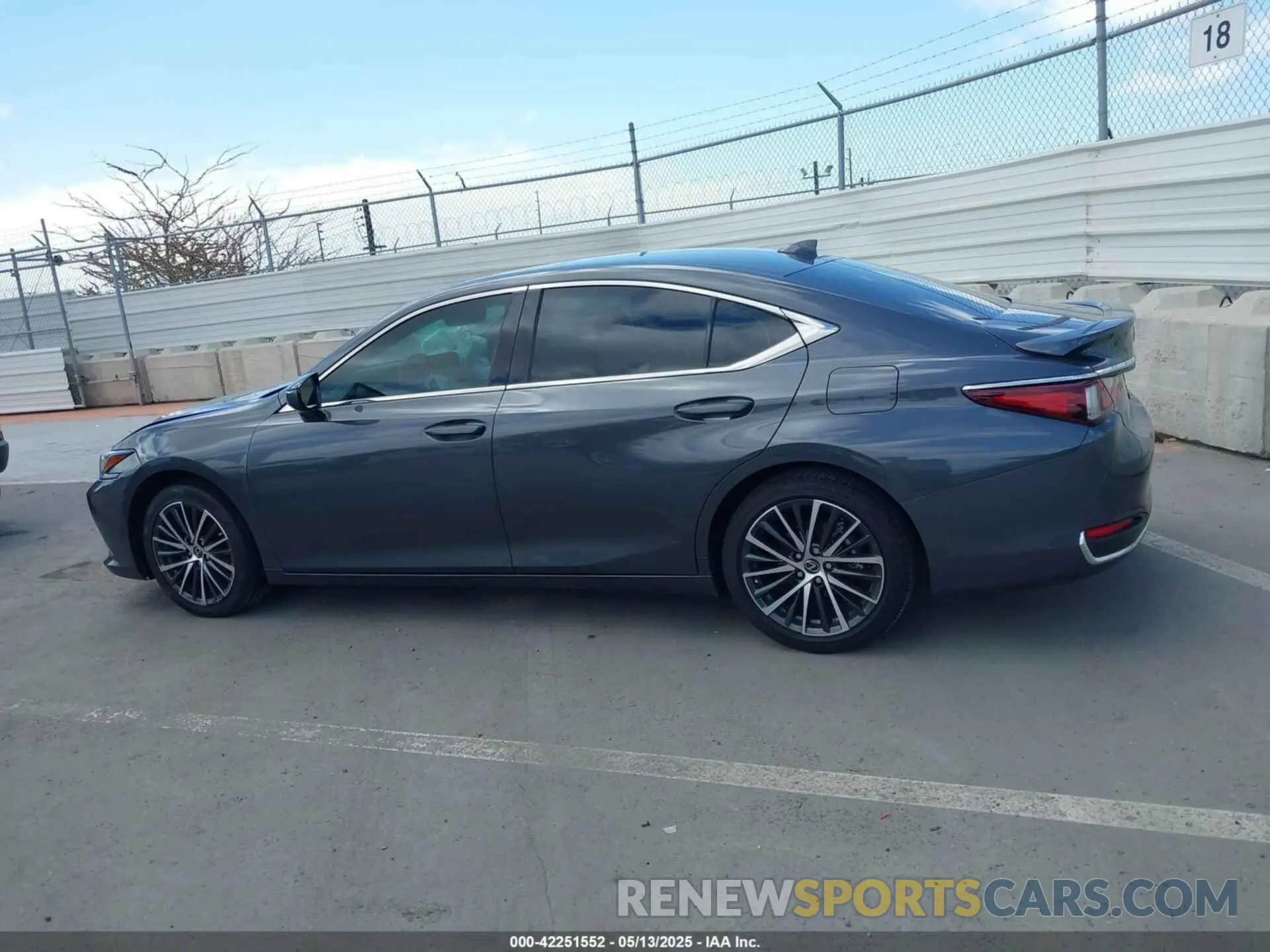 14 Photograph of a damaged car 58ADA1C11RU045547 LEXUS ES 300H 2024