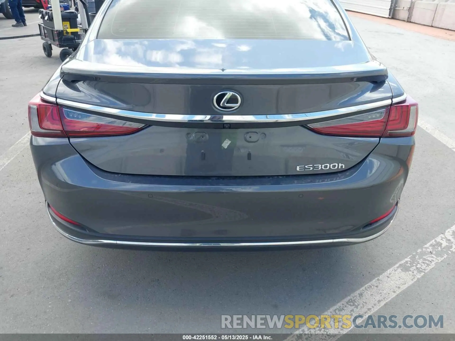 16 Photograph of a damaged car 58ADA1C11RU045547 LEXUS ES 300H 2024