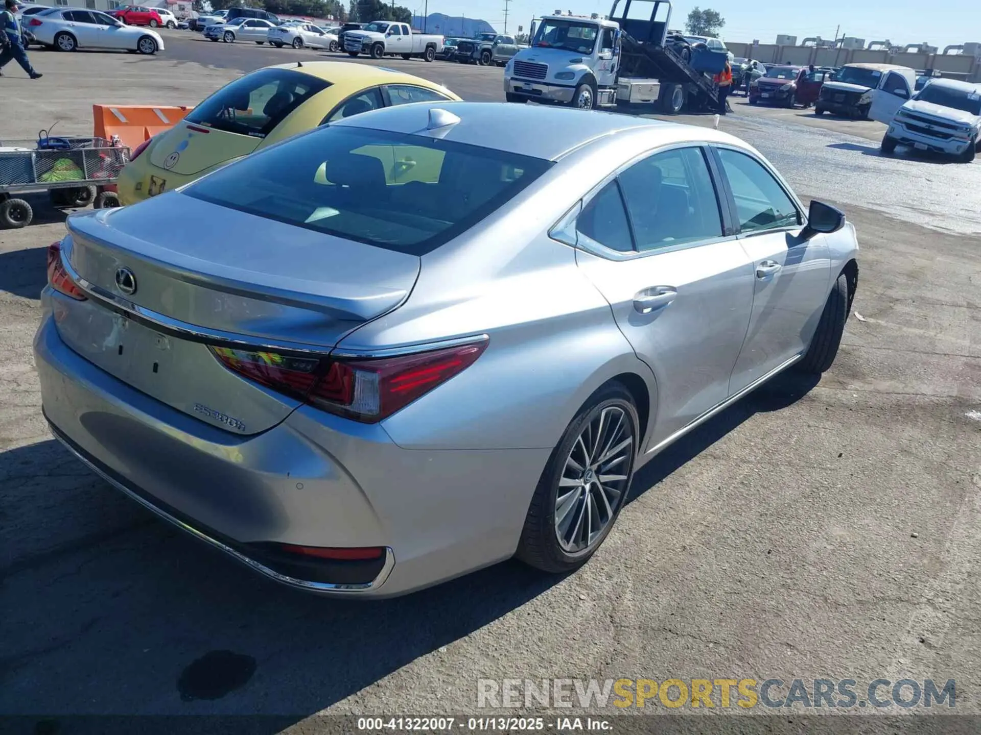 4 Фотография поврежденного автомобиля 58ADA1C12RU042009 LEXUS ES 300H 2024