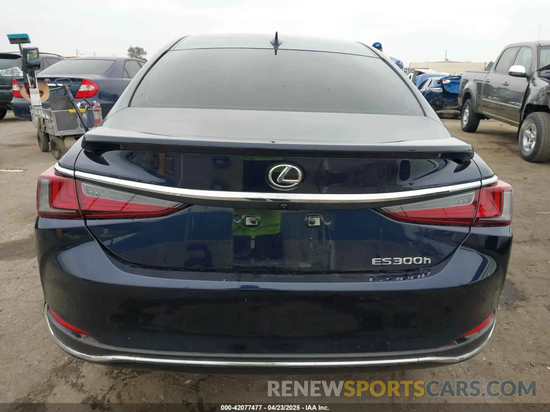 17 Photograph of a damaged car 58ADA1C13RU051043 LEXUS ES 300H 2024