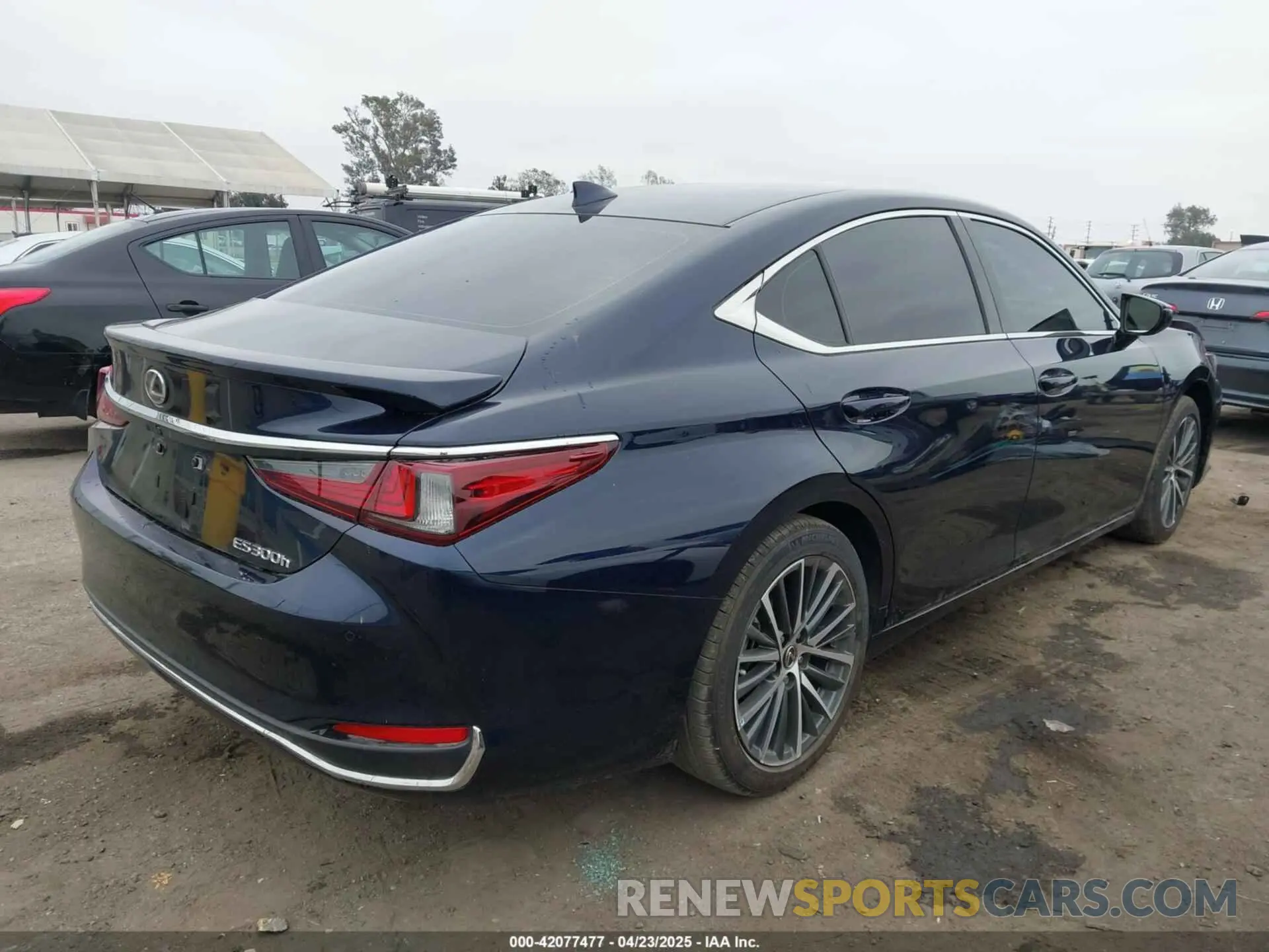 4 Photograph of a damaged car 58ADA1C13RU051043 LEXUS ES 300H 2024