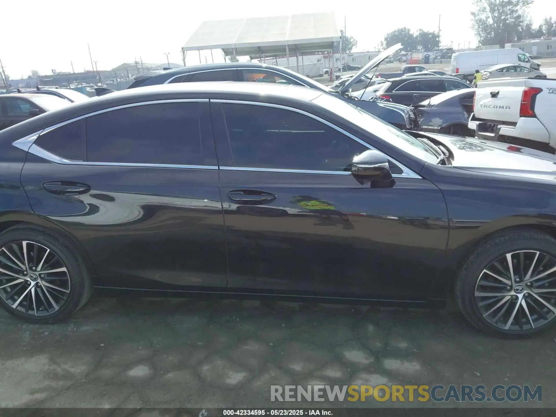 14 Photograph of a damaged car 58ADA1C14RU037328 LEXUS ES 300H 2024