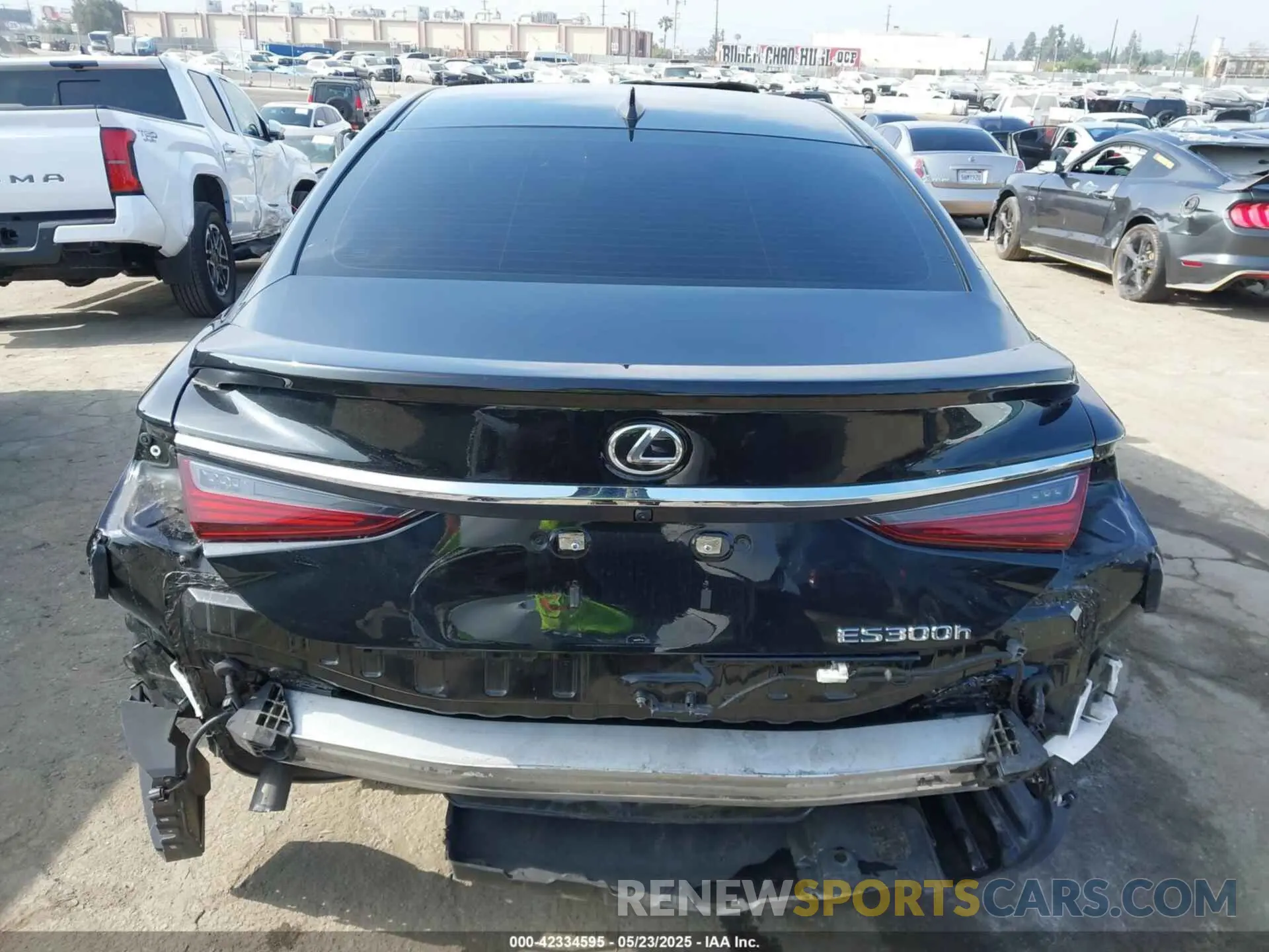 17 Photograph of a damaged car 58ADA1C14RU037328 LEXUS ES 300H 2024