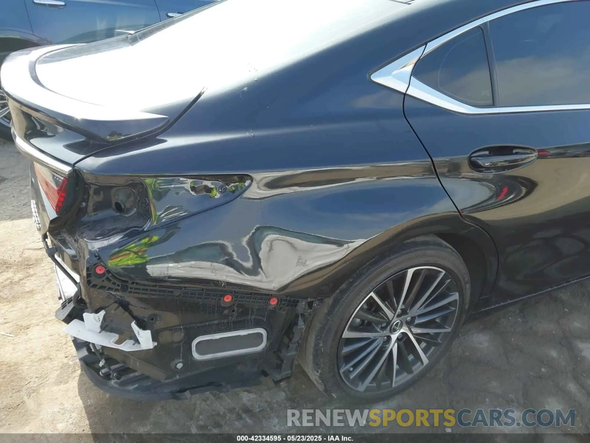 18 Photograph of a damaged car 58ADA1C14RU037328 LEXUS ES 300H 2024