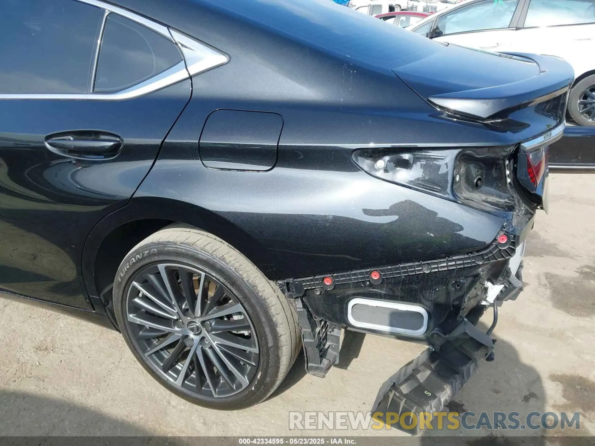 19 Photograph of a damaged car 58ADA1C14RU037328 LEXUS ES 300H 2024
