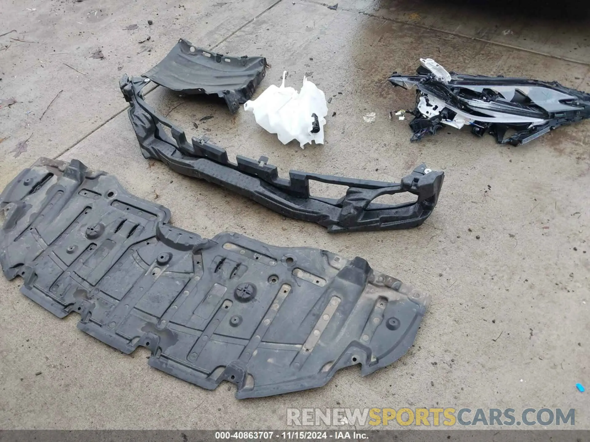 17 Фотография поврежденного автомобиля 58ADA1C14RU040827 LEXUS ES 300H 2024