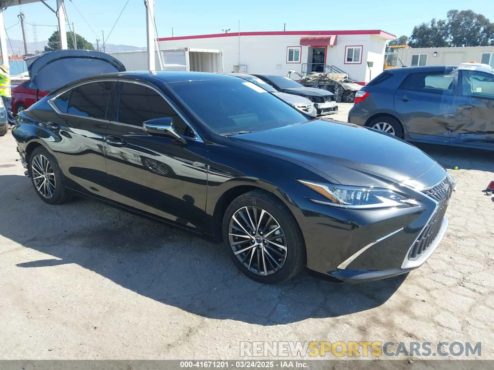 1 Фотография поврежденного автомобиля 58ADA1C15RU047172 LEXUS ES 300H 2024