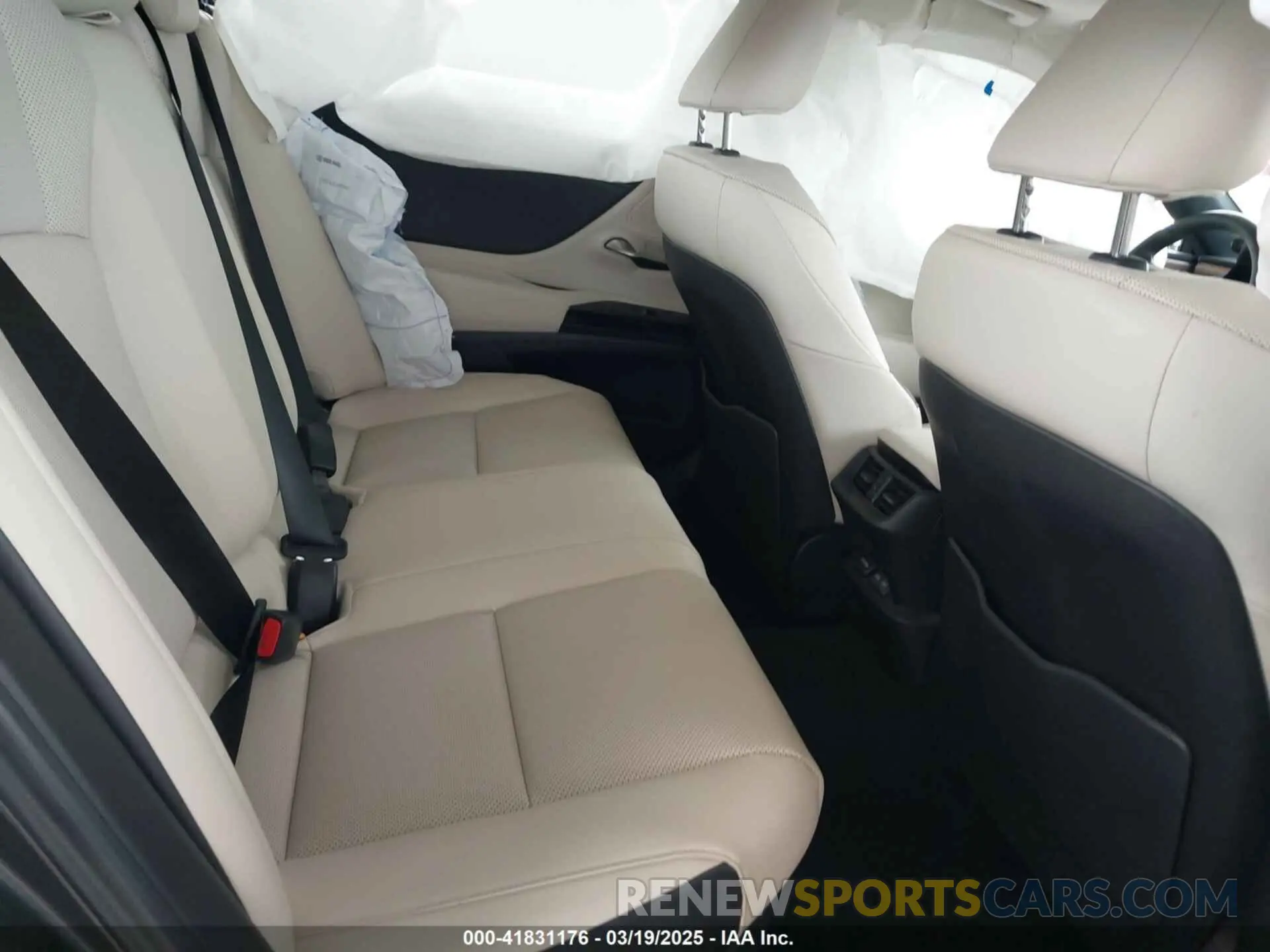 8 Фотография поврежденного автомобиля 58ADA1C15RU050623 LEXUS ES 300H 2024