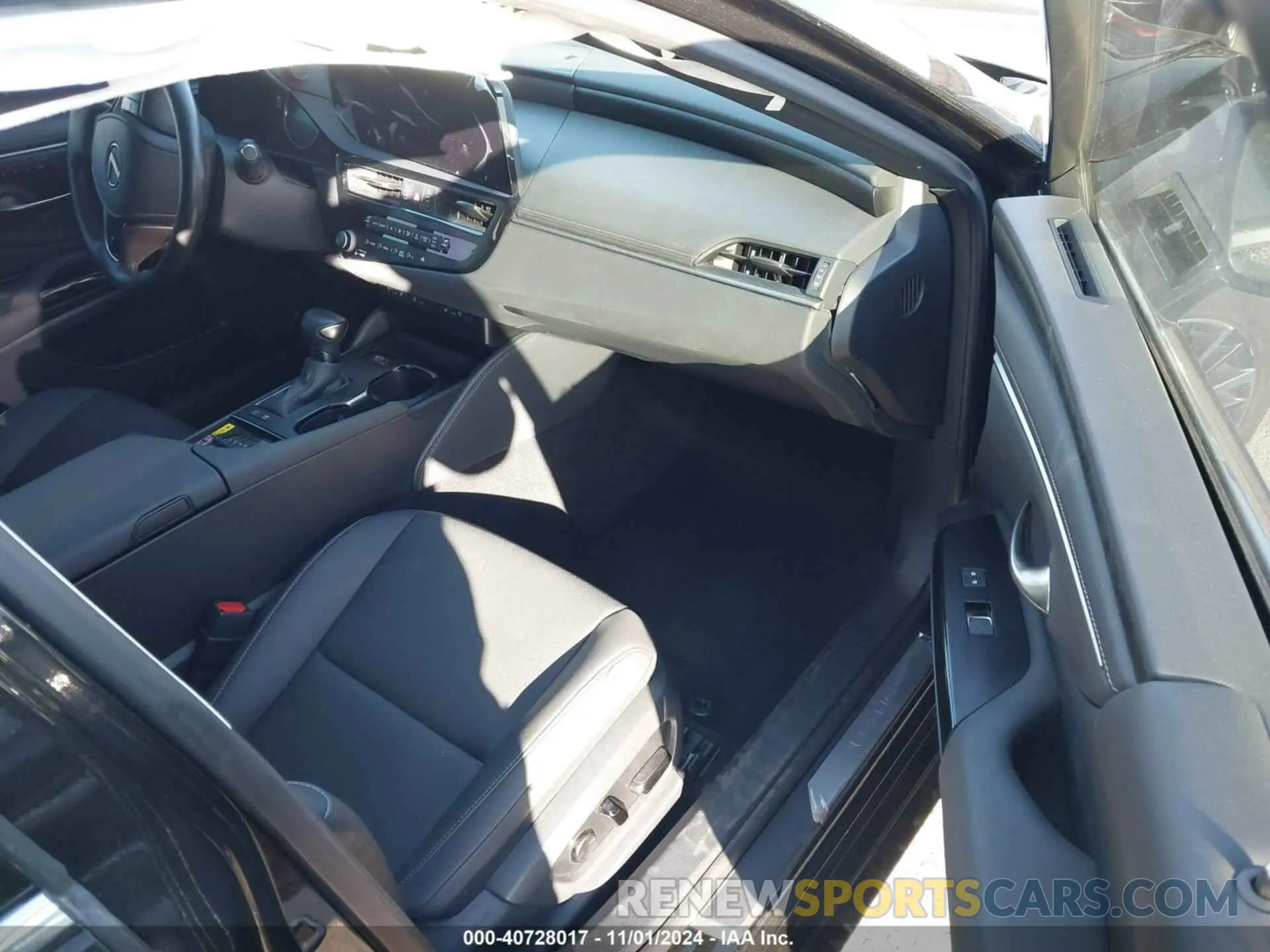 5 Photograph of a damaged car 58ADA1C16RU043485 LEXUS ES 300H 2024