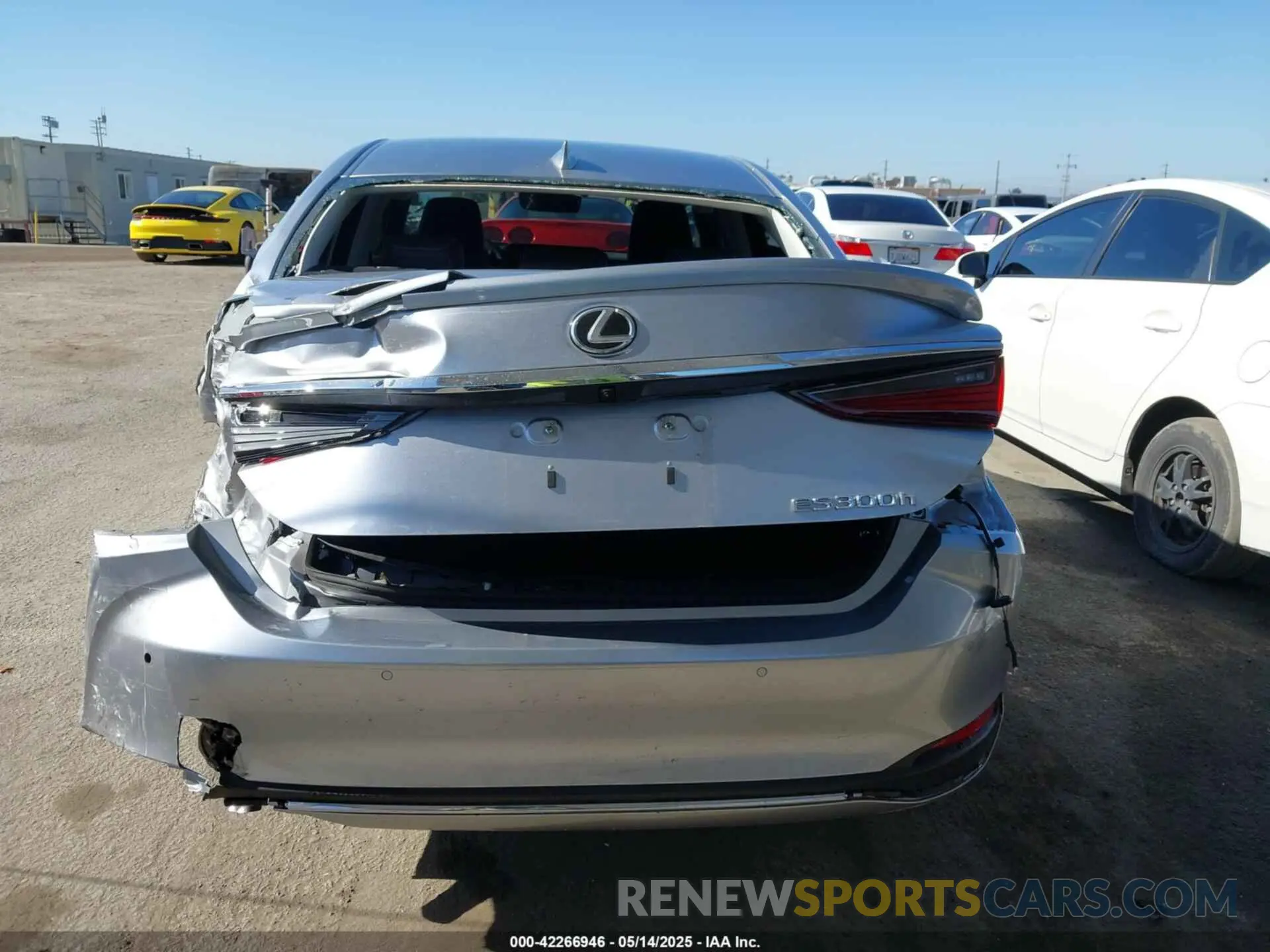 17 Photograph of a damaged car 58ADA1C17RU053992 LEXUS ES 300H 2024