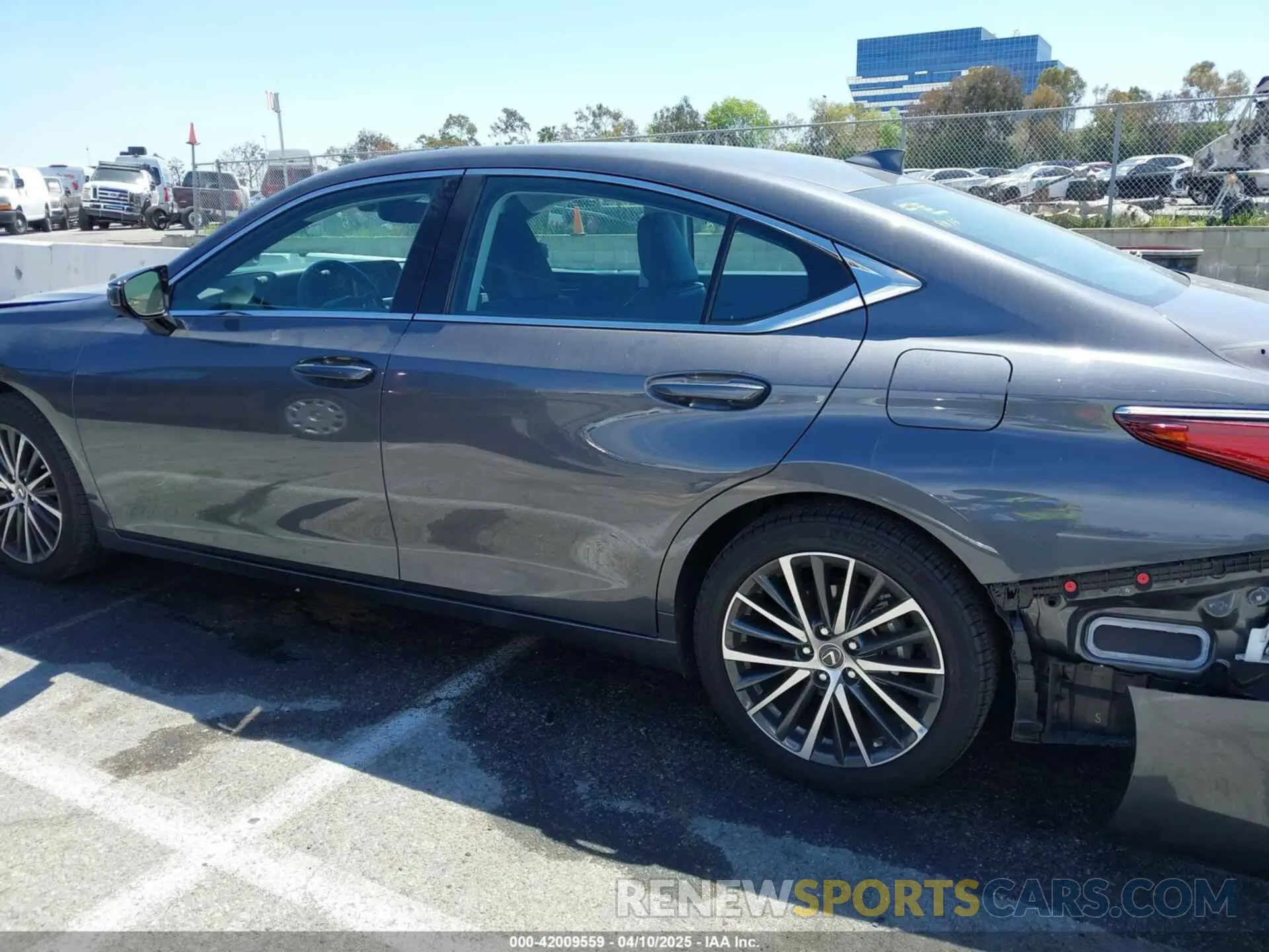 15 Photograph of a damaged car 58ADA1C19RU039687 LEXUS ES 300H 2024
