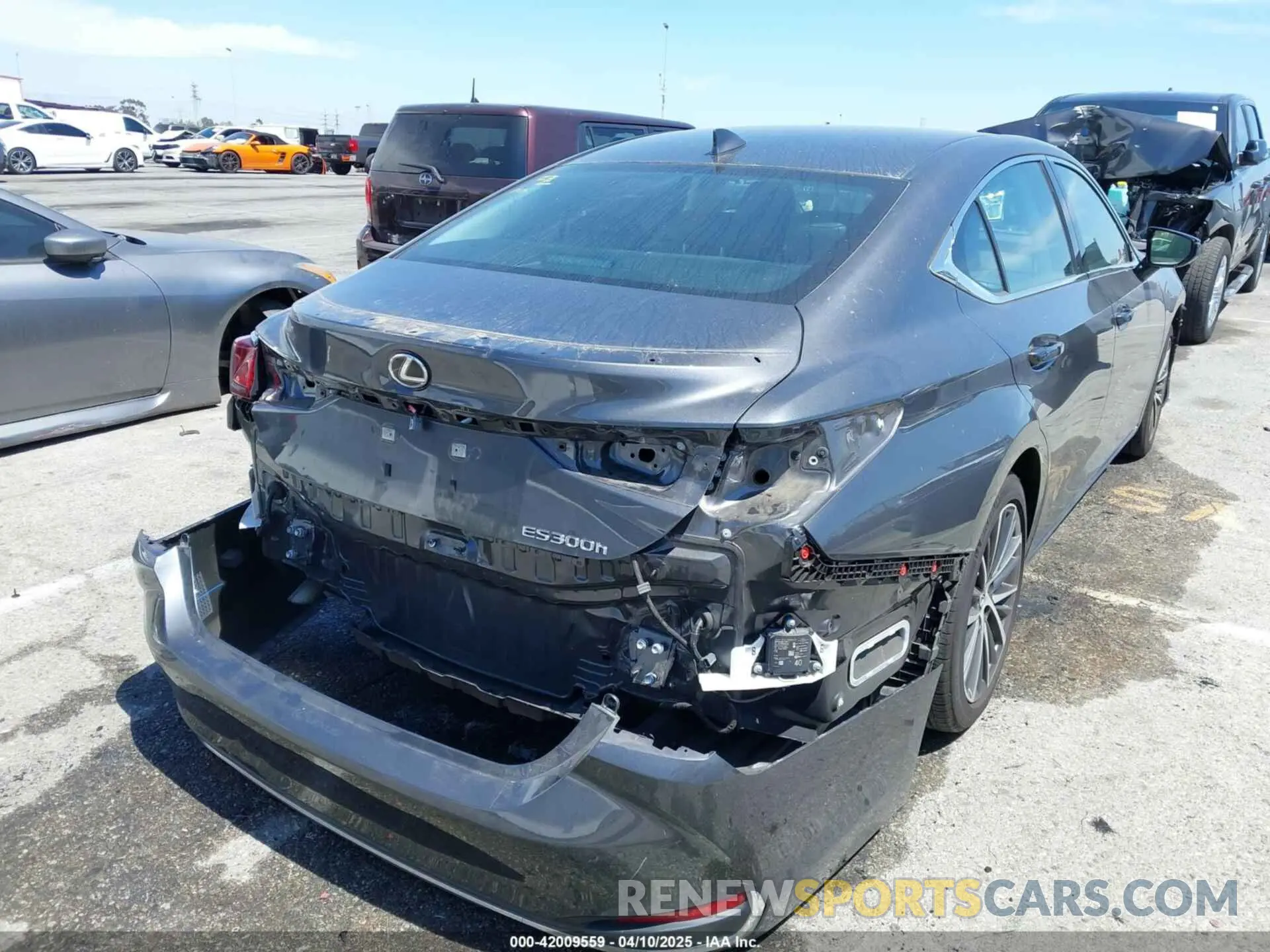 4 Photograph of a damaged car 58ADA1C19RU039687 LEXUS ES 300H 2024
