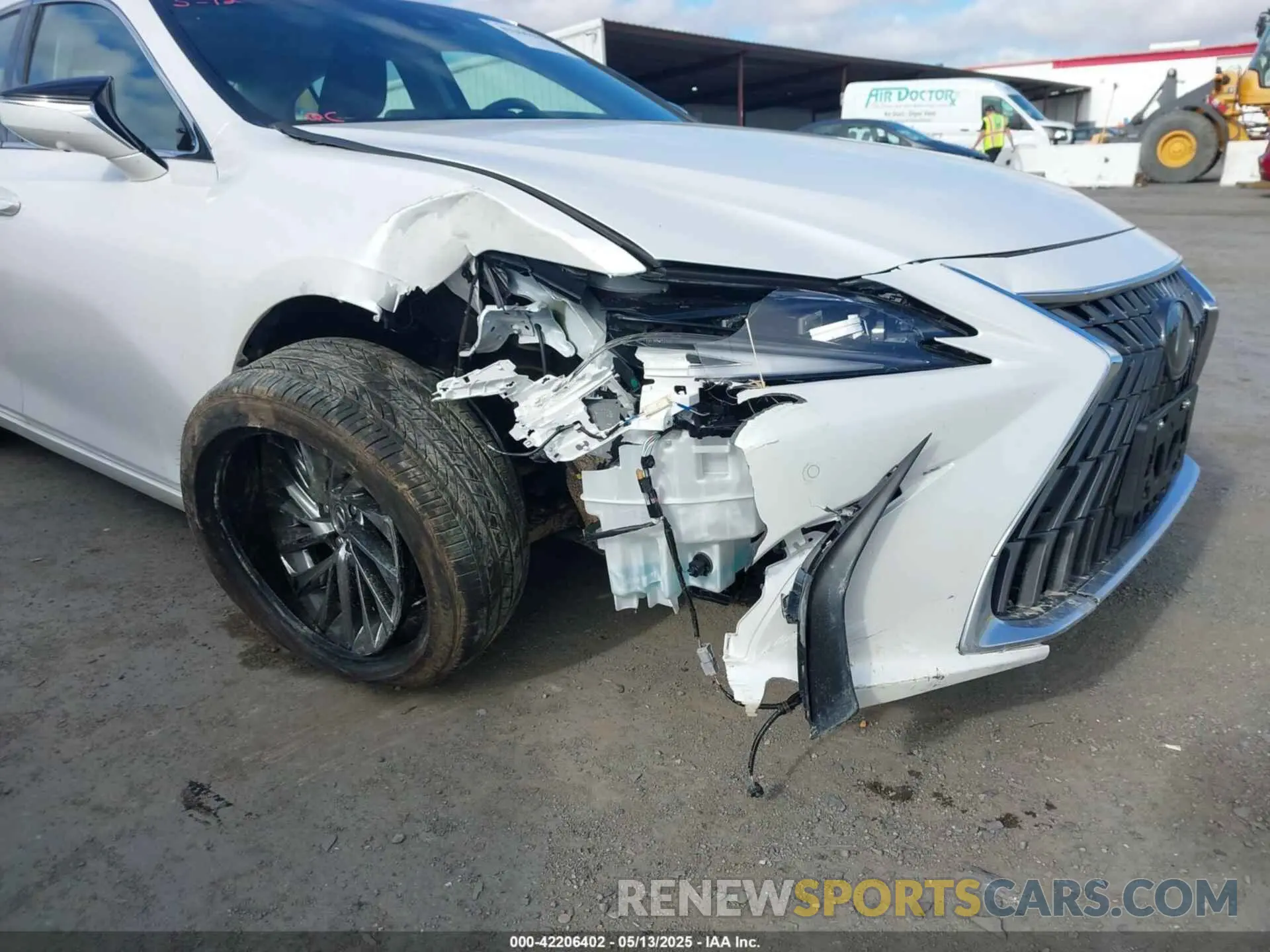 6 Photograph of a damaged car 58AEA1C10RU048315 LEXUS ES 300H 2024